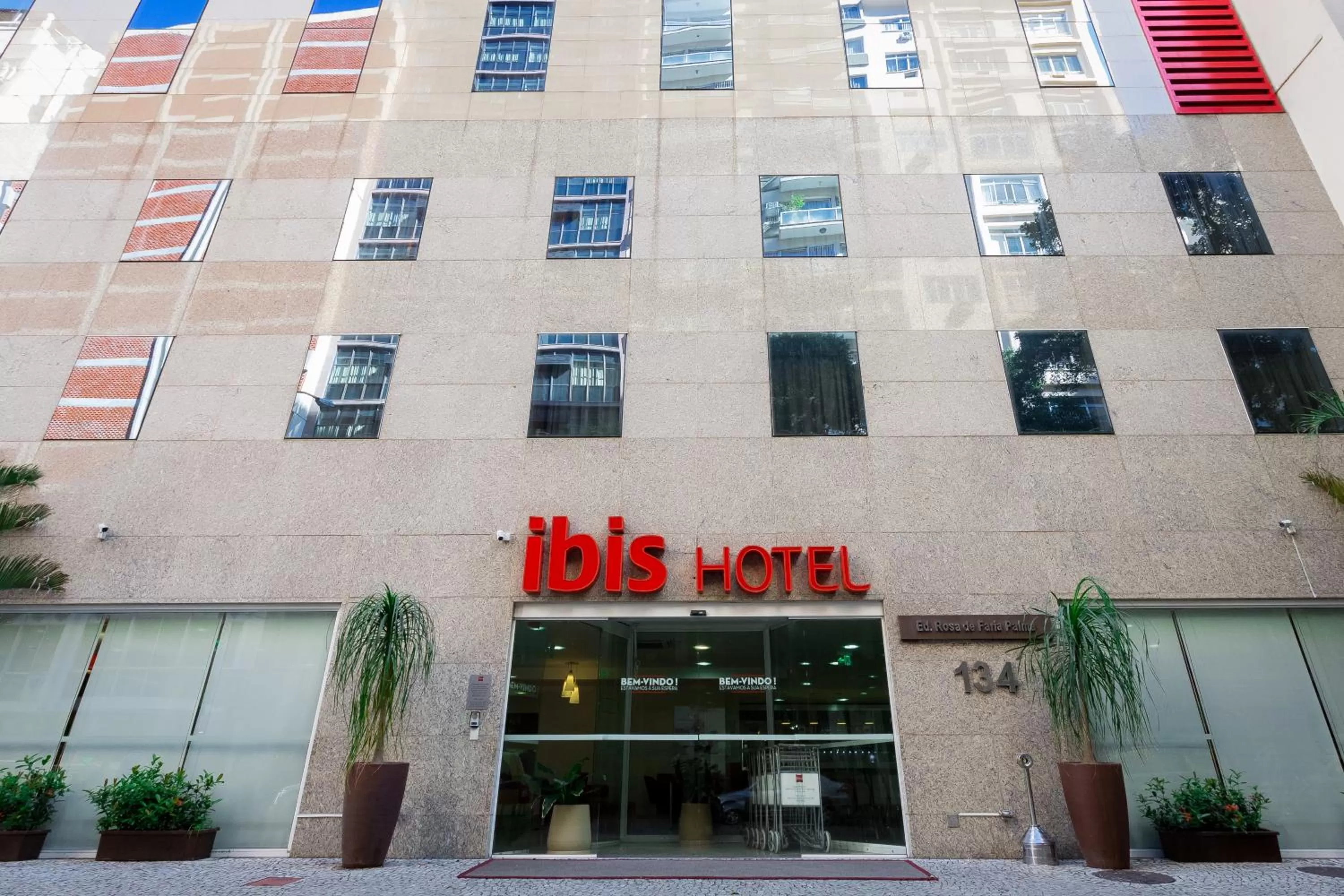 Property building in ibis Copacabana Posto 2