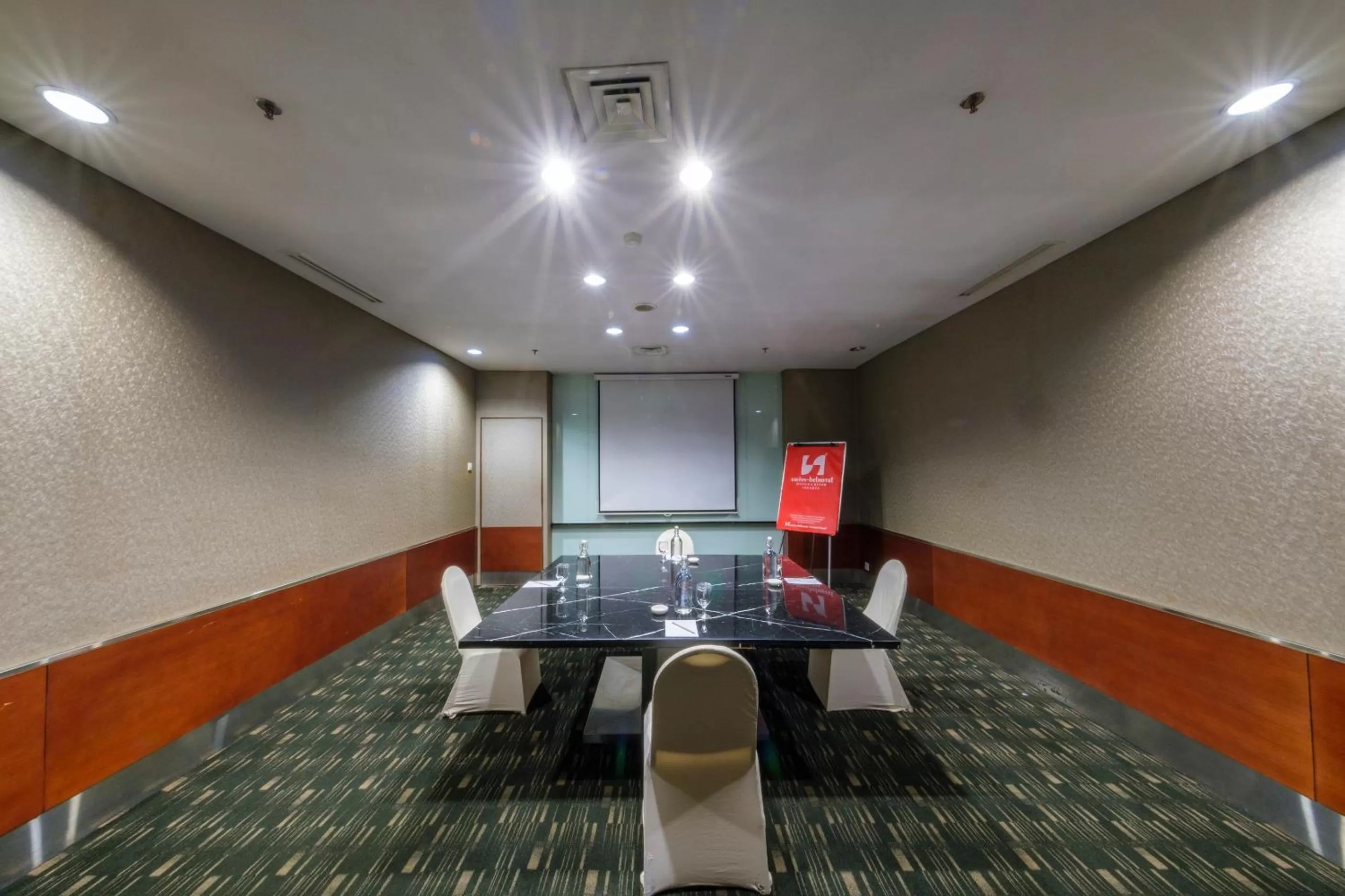 Meeting/conference room in Swiss-Belhotel Mangga Besar