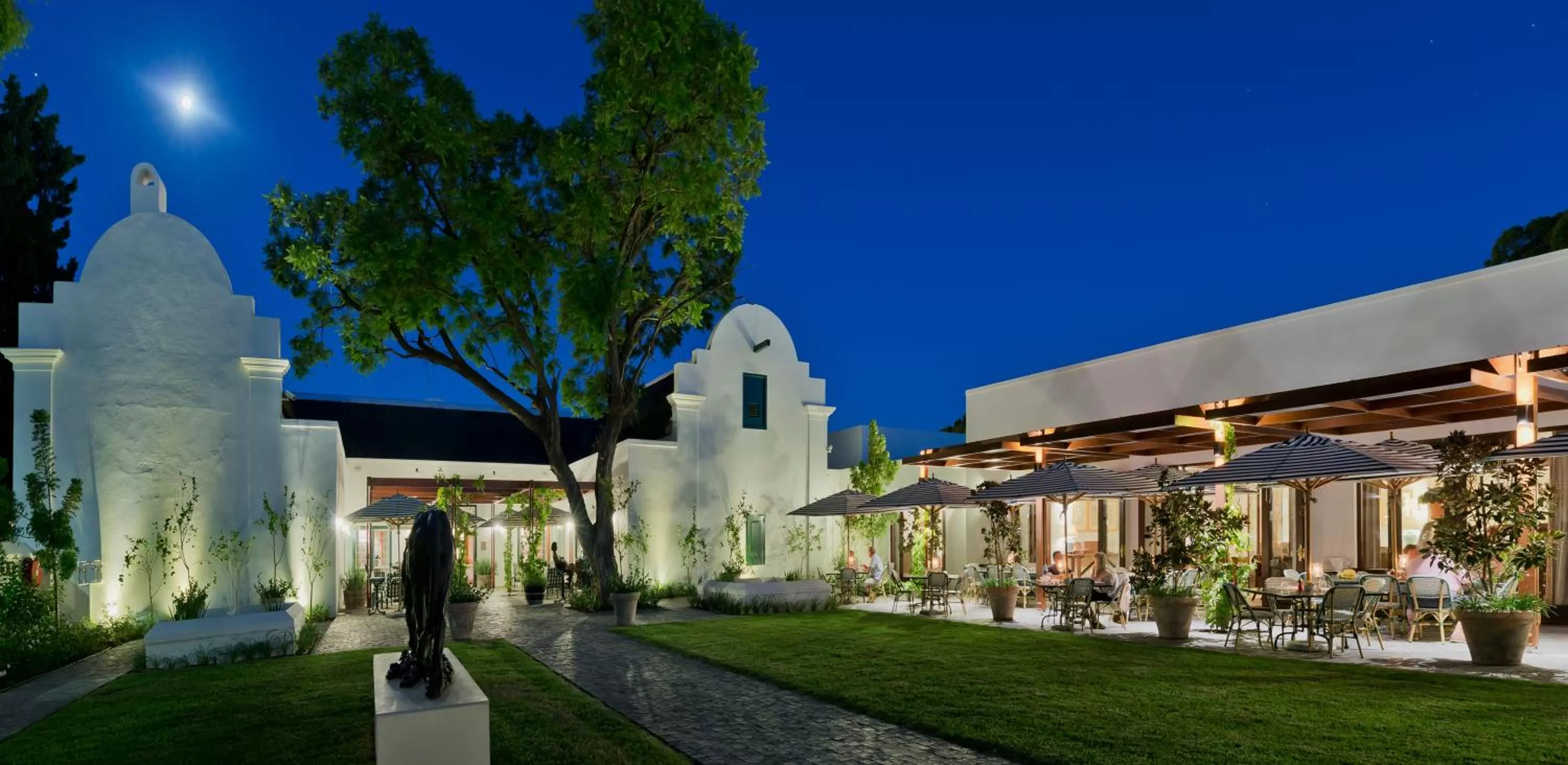 Facade/entrance in Drostdy Hotel