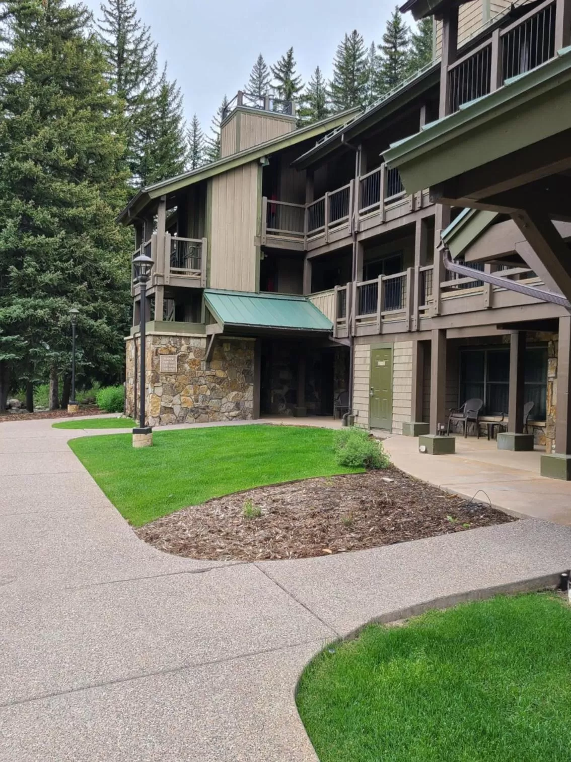 Property building in Bluegreen's StreamSide at Vail