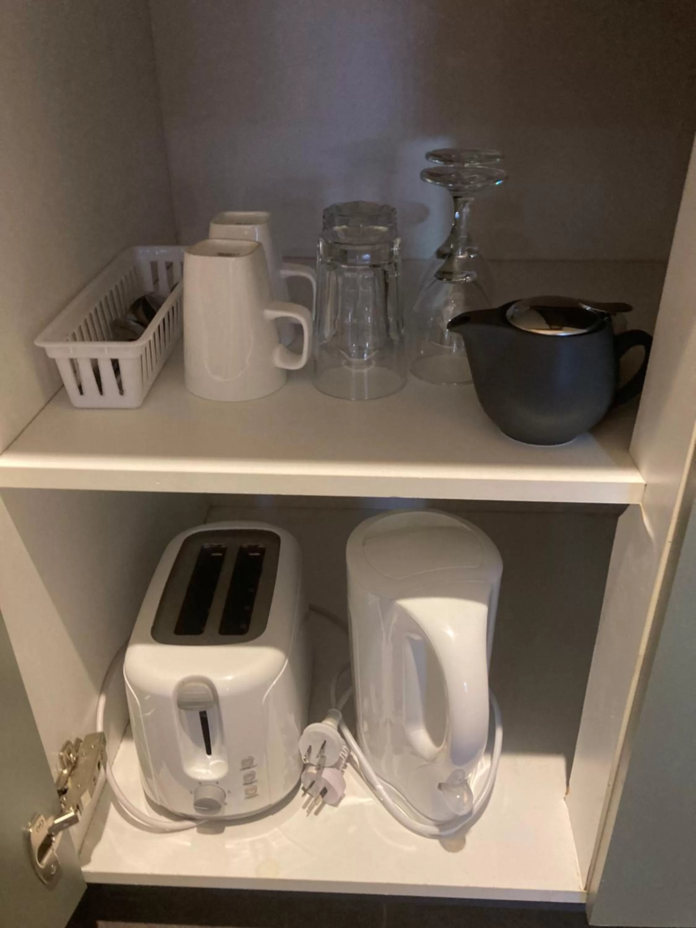 Coffee/tea facilities in Hamilton Henry Parkes Motor Inn