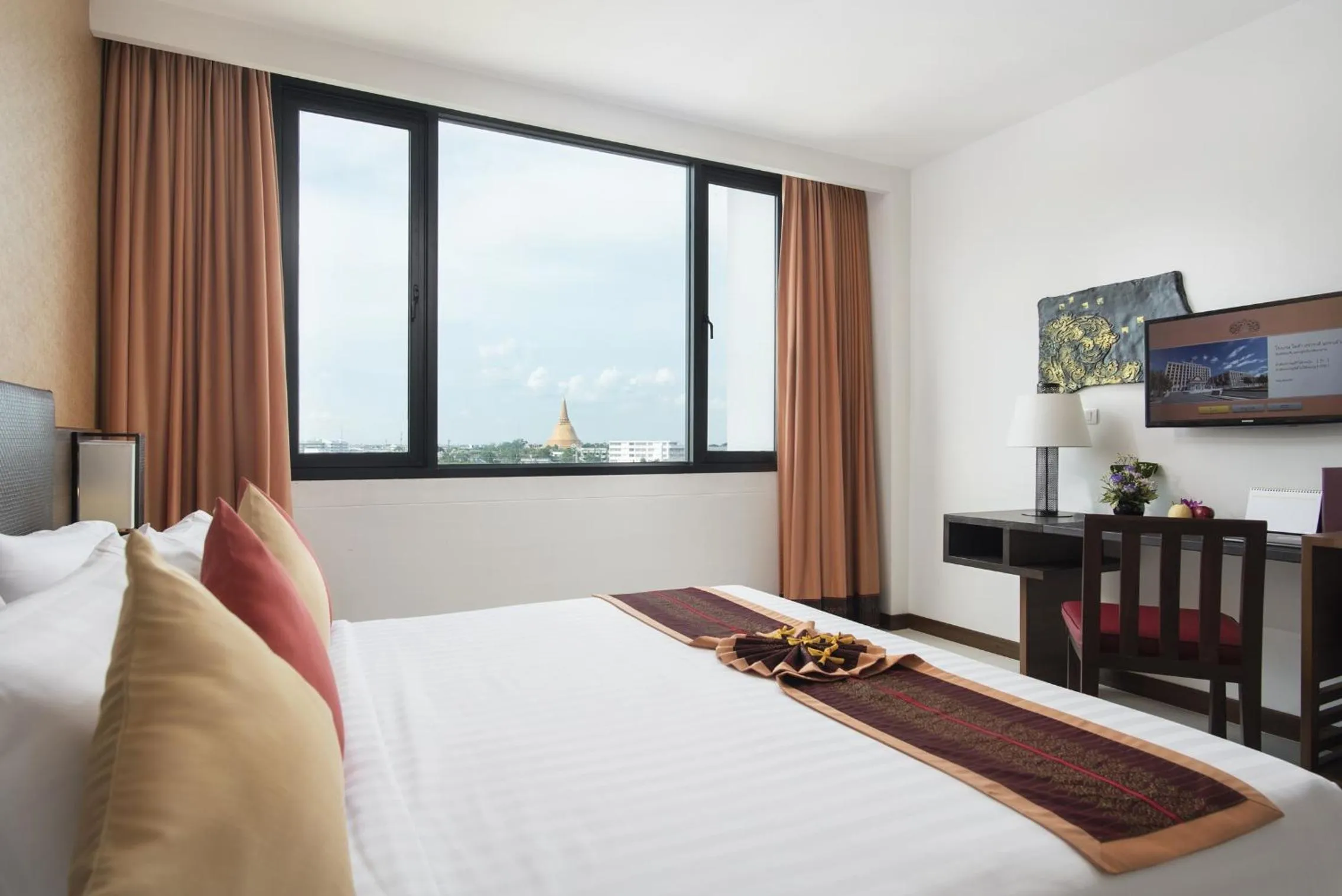 Deluxe Double or Twin Room with Pagoda View in Mida Grande Hotel Dhavaravati Nakhon Pathom - SHA PLUS