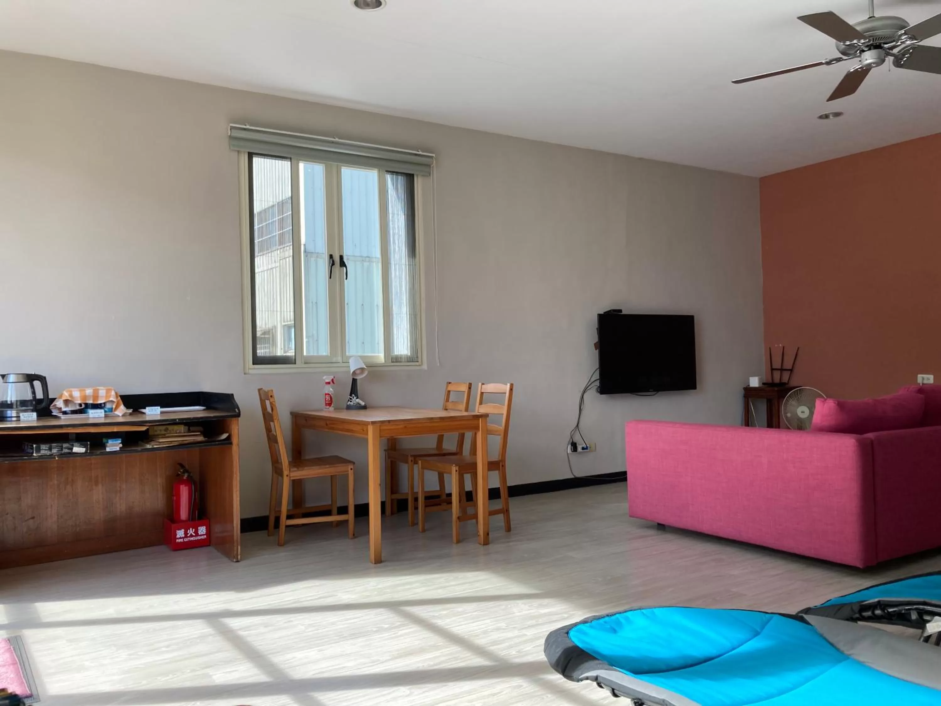 TV and multimedia, TV/Entertainment Center in REST Book & Bed