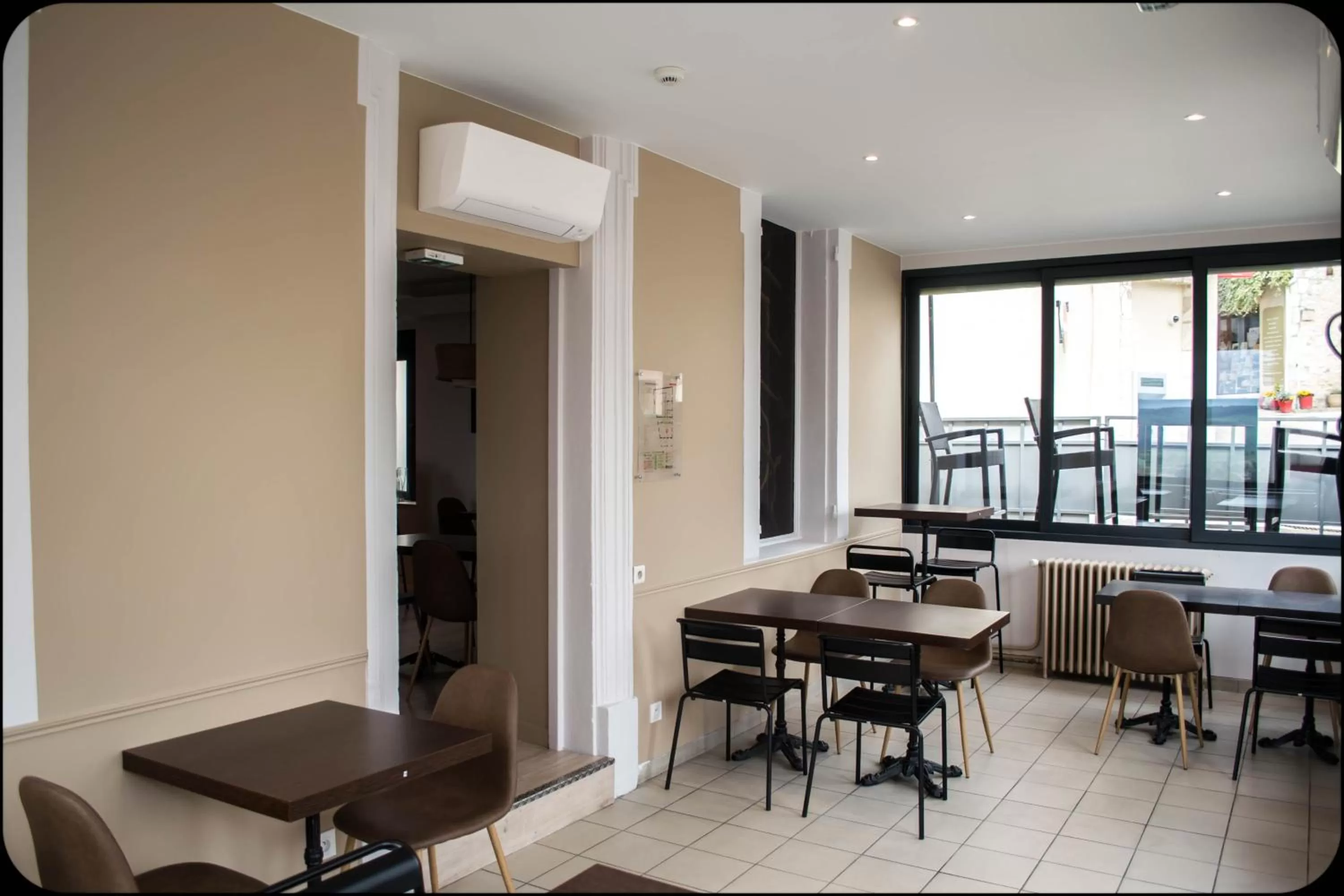 Restaurant/places to eat in Logis Hôtel La Bastide des Oliviers