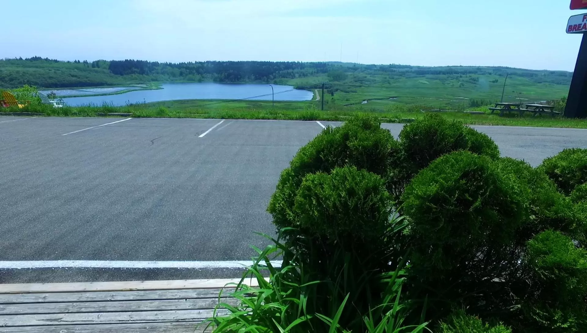 Econo Lodge Inn & Suites