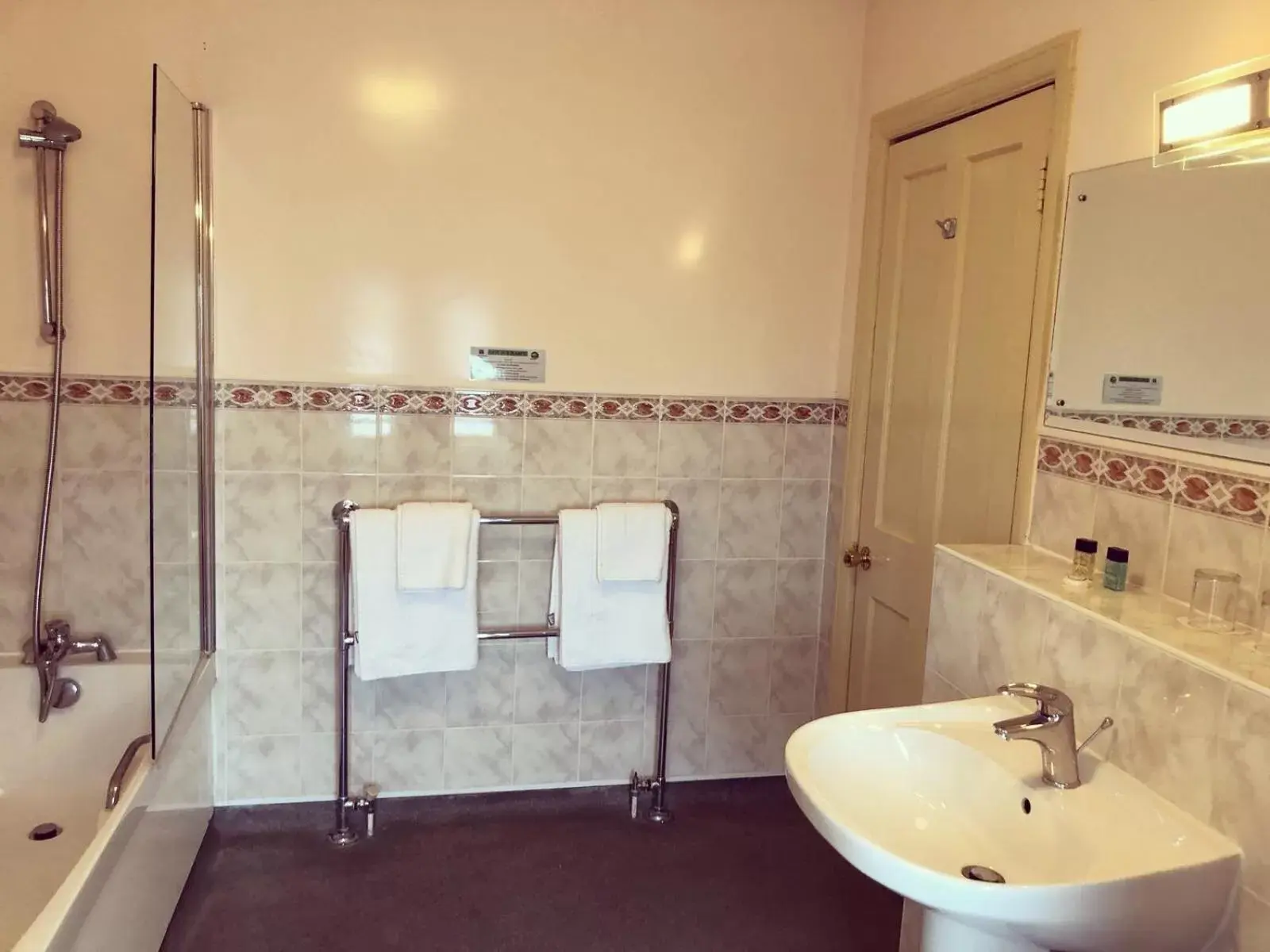 Twin Room in Hotel Victoria Twin Room in Hotel Victoria