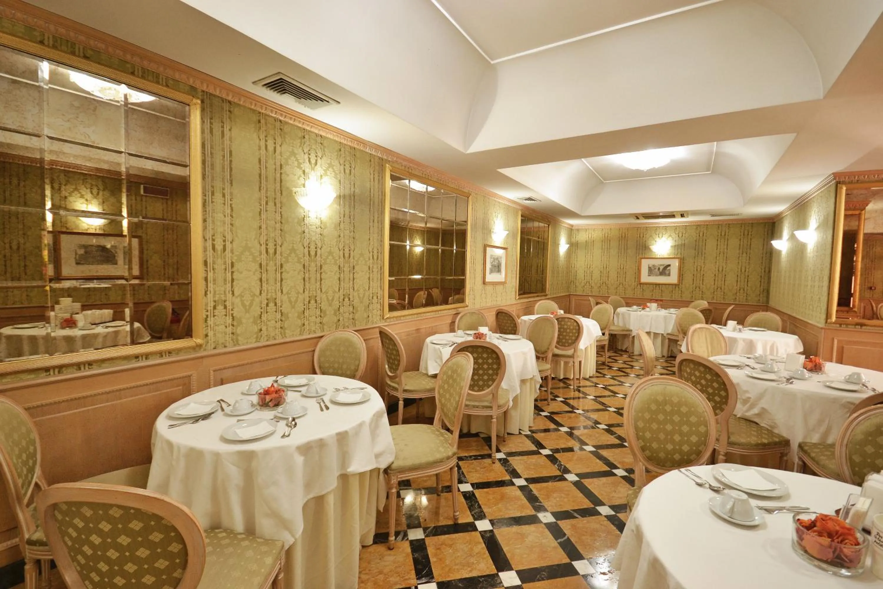 Restaurant/places to eat in Hotel Cilicia