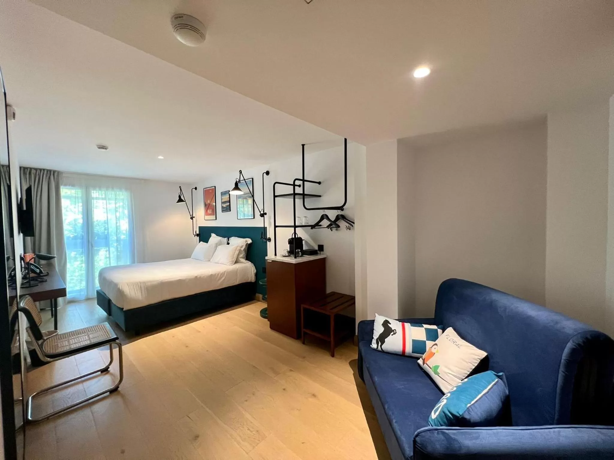 Photo of the whole room, Bed in Urban Style Victoria Boutique Hotel