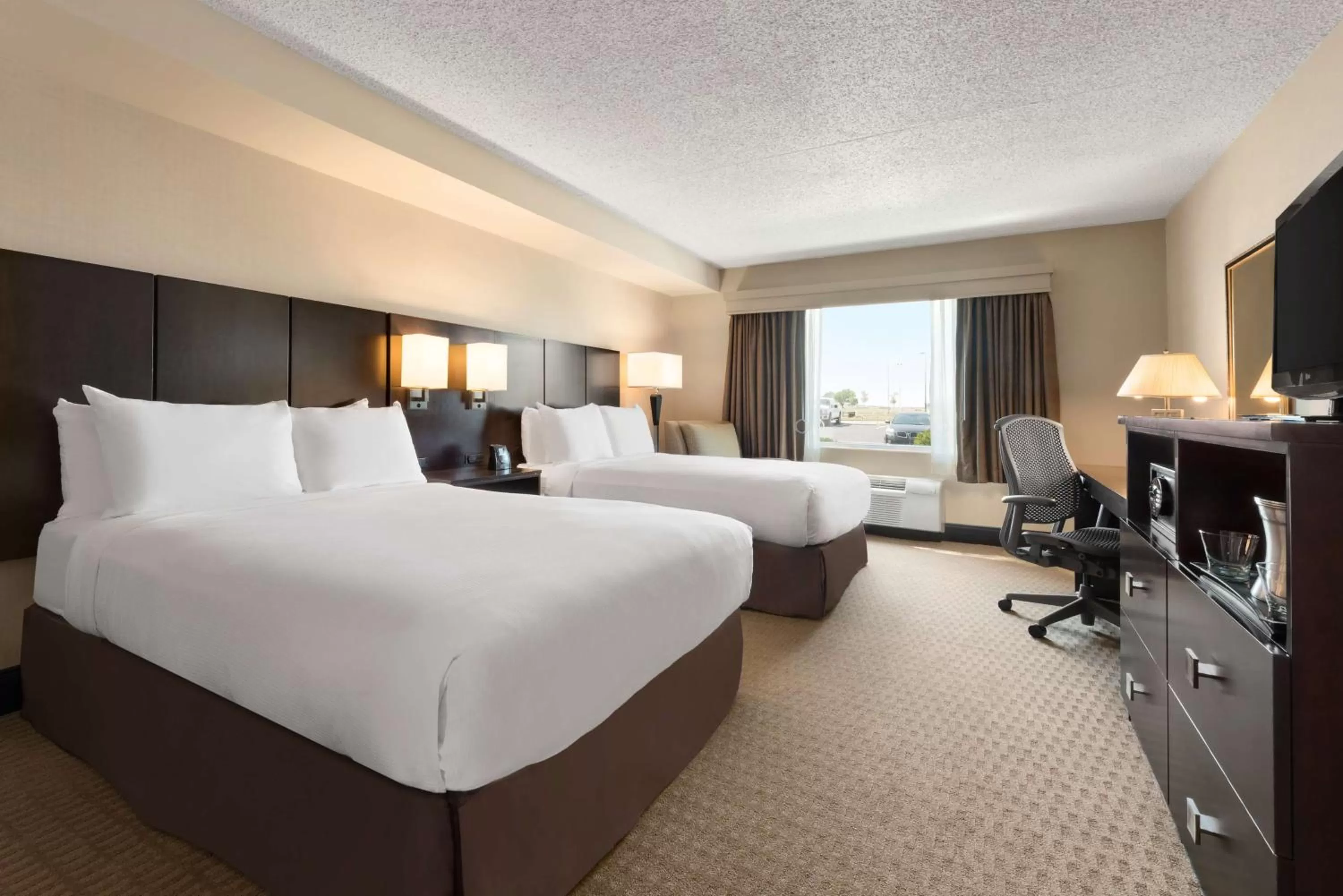 Double Room with Two Double Beds - Hearing Accessible with Bathtub//Non-Smoking in DoubleTree by Hilton Wichita Airport