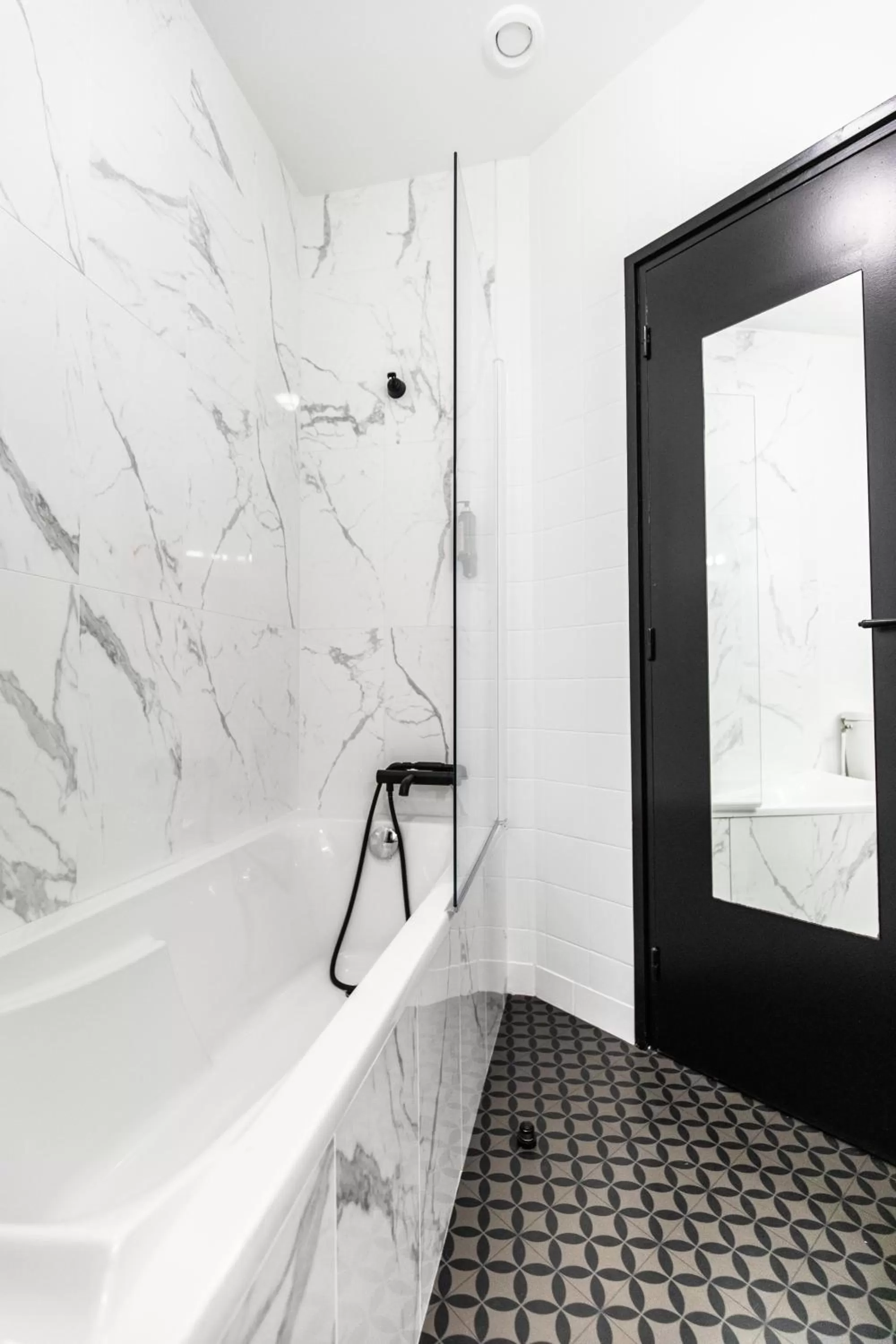 Bathroom in Hôtel Lanjuinais