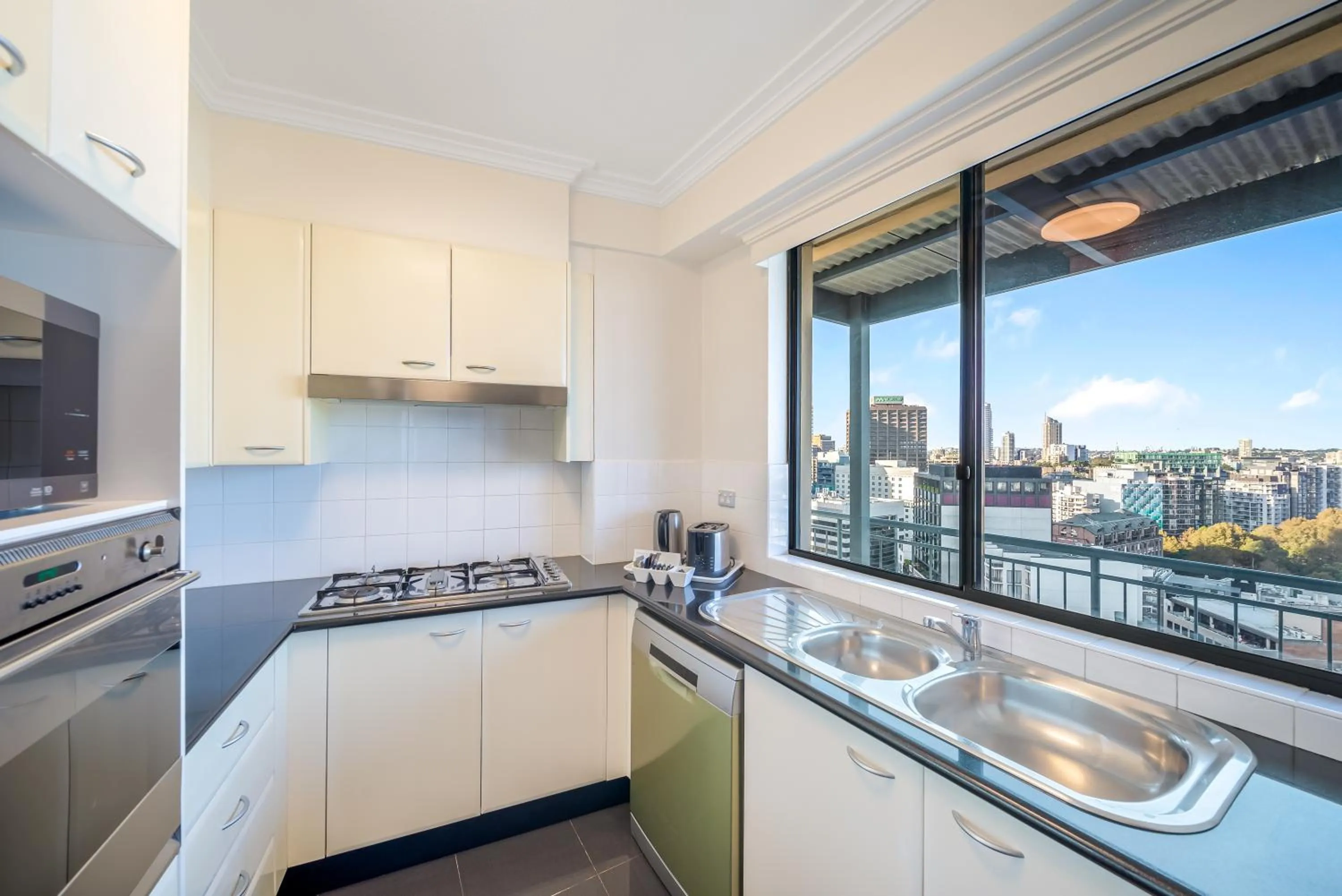 Kitchen or kitchenette in Oaks Sydney Castlereagh Suites