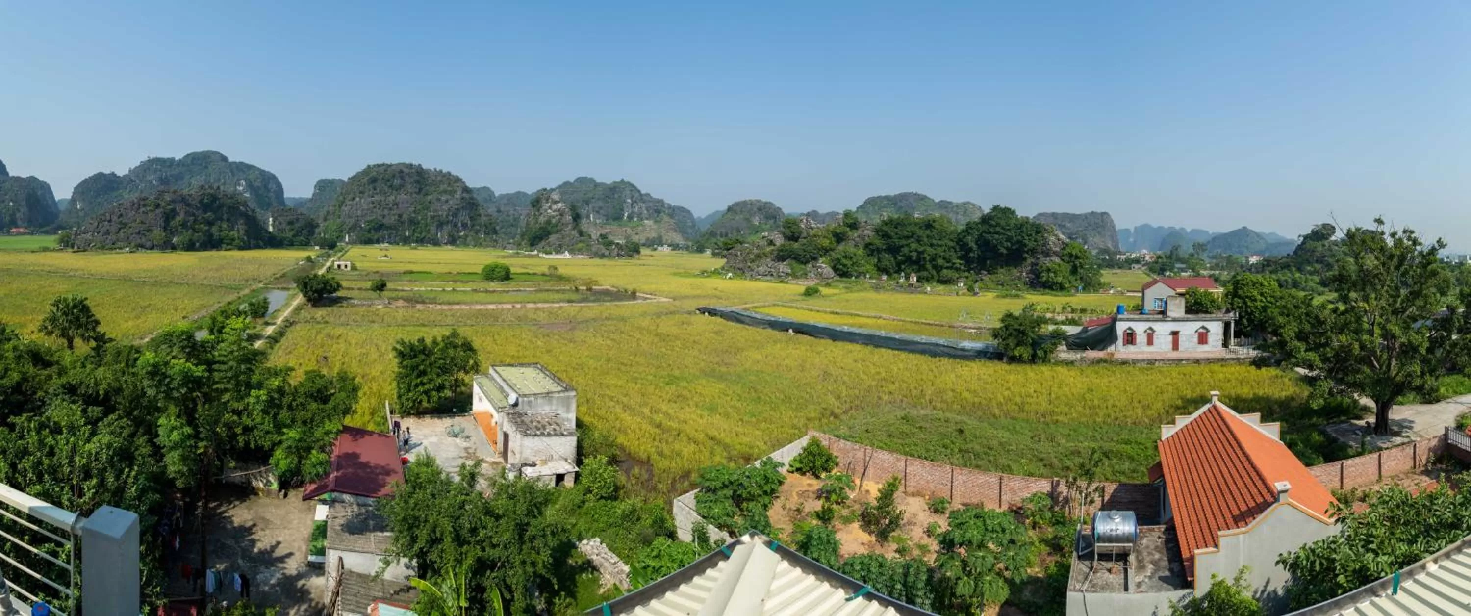 Hang Mua Central Homestay