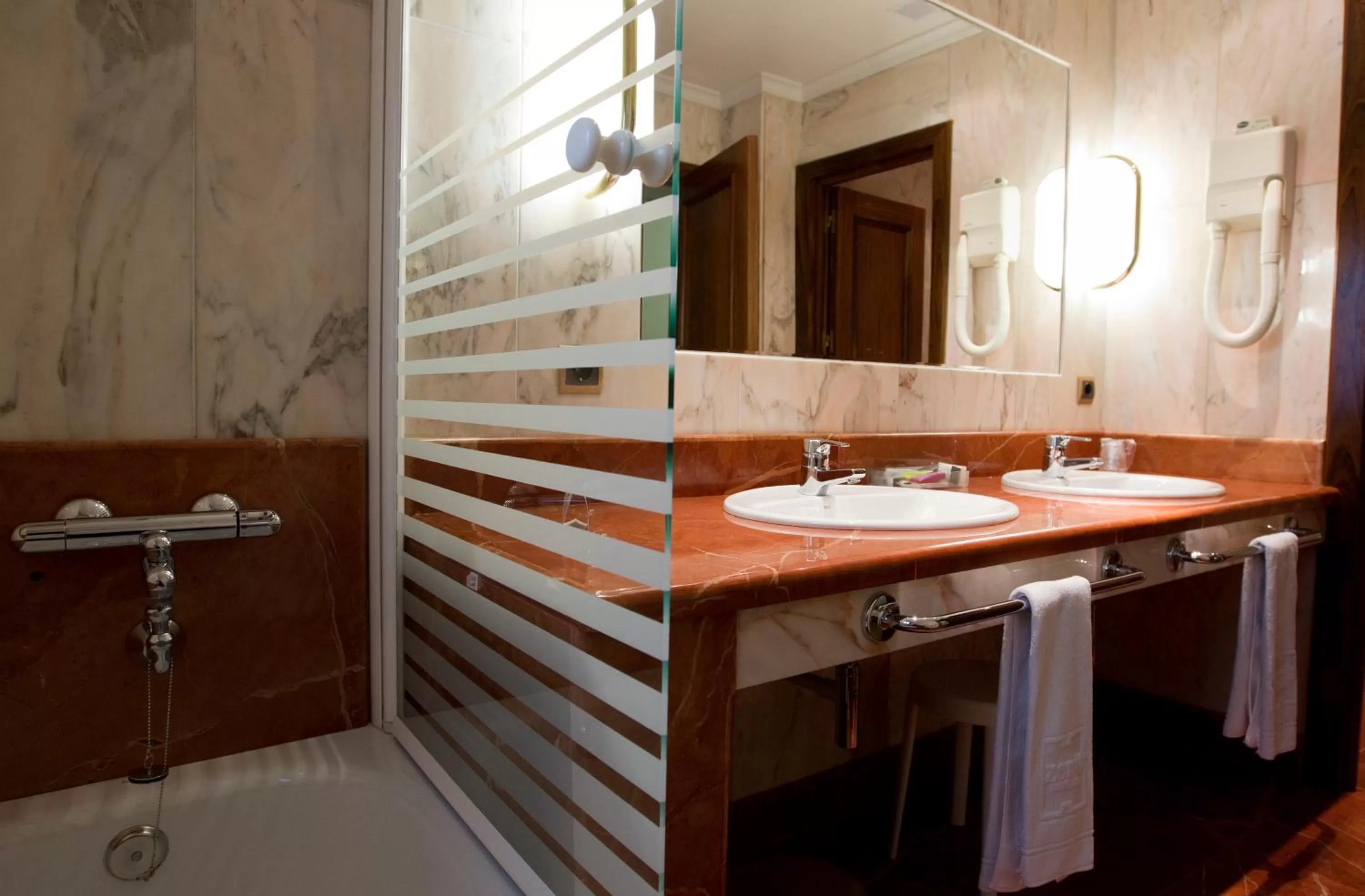 Bathroom in Zenit Dos Infantas