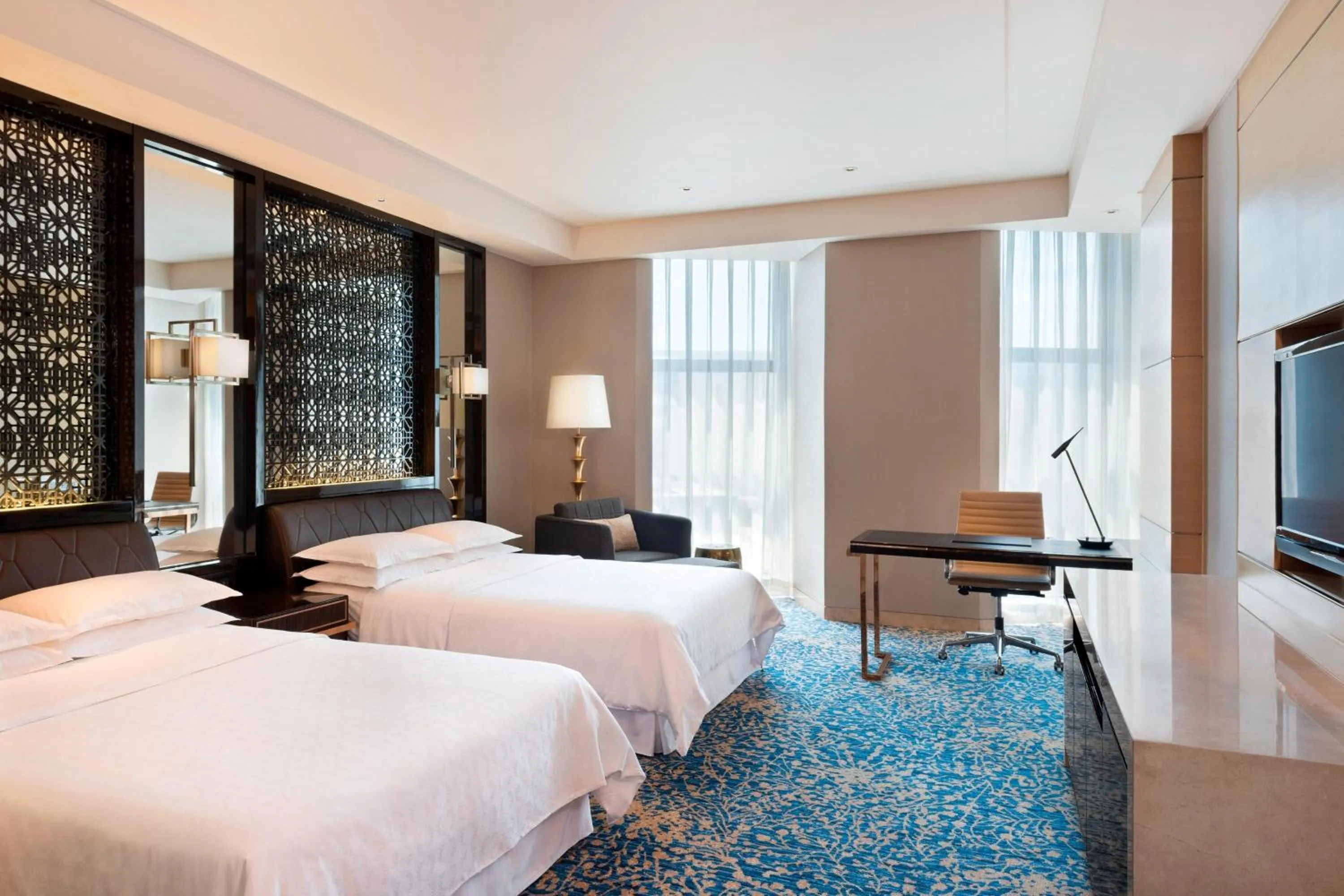 Photo of the whole room, Bed in Sheraton Changchun Jingyuetan Hotel