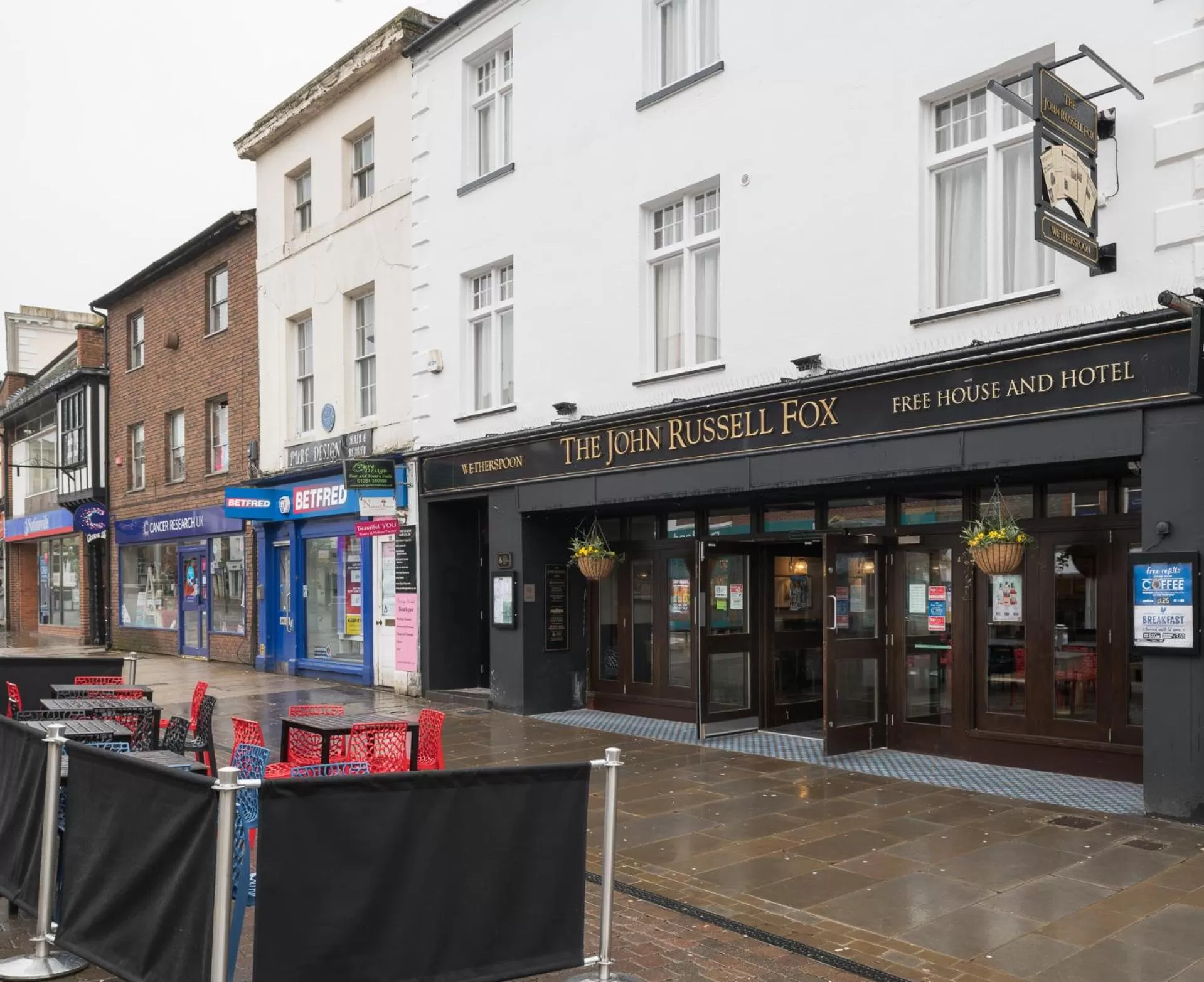 Facade/entrance in The John Russell Fox Wetherspoon