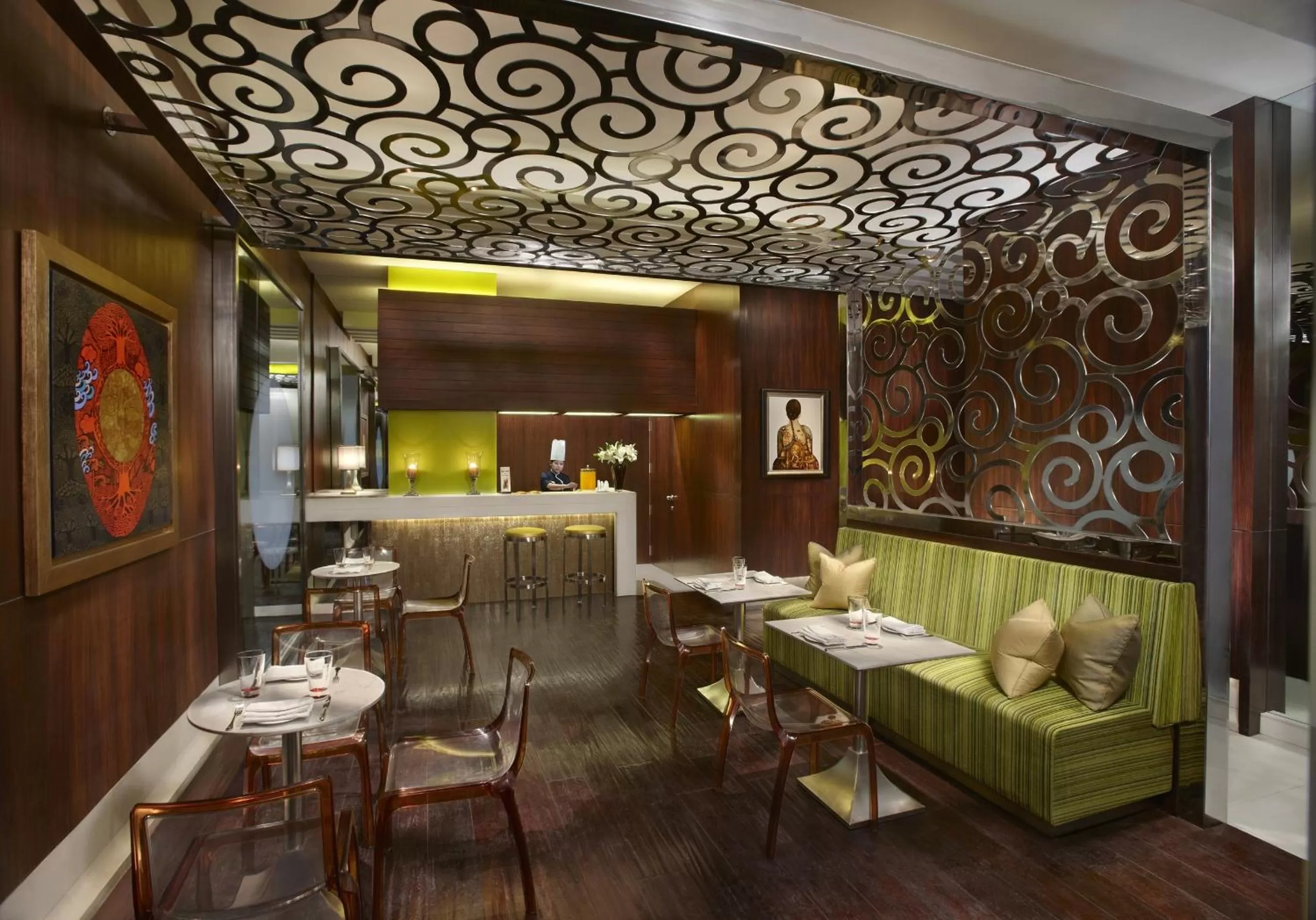 Lounge or bar in The Leela Palace New Delhi