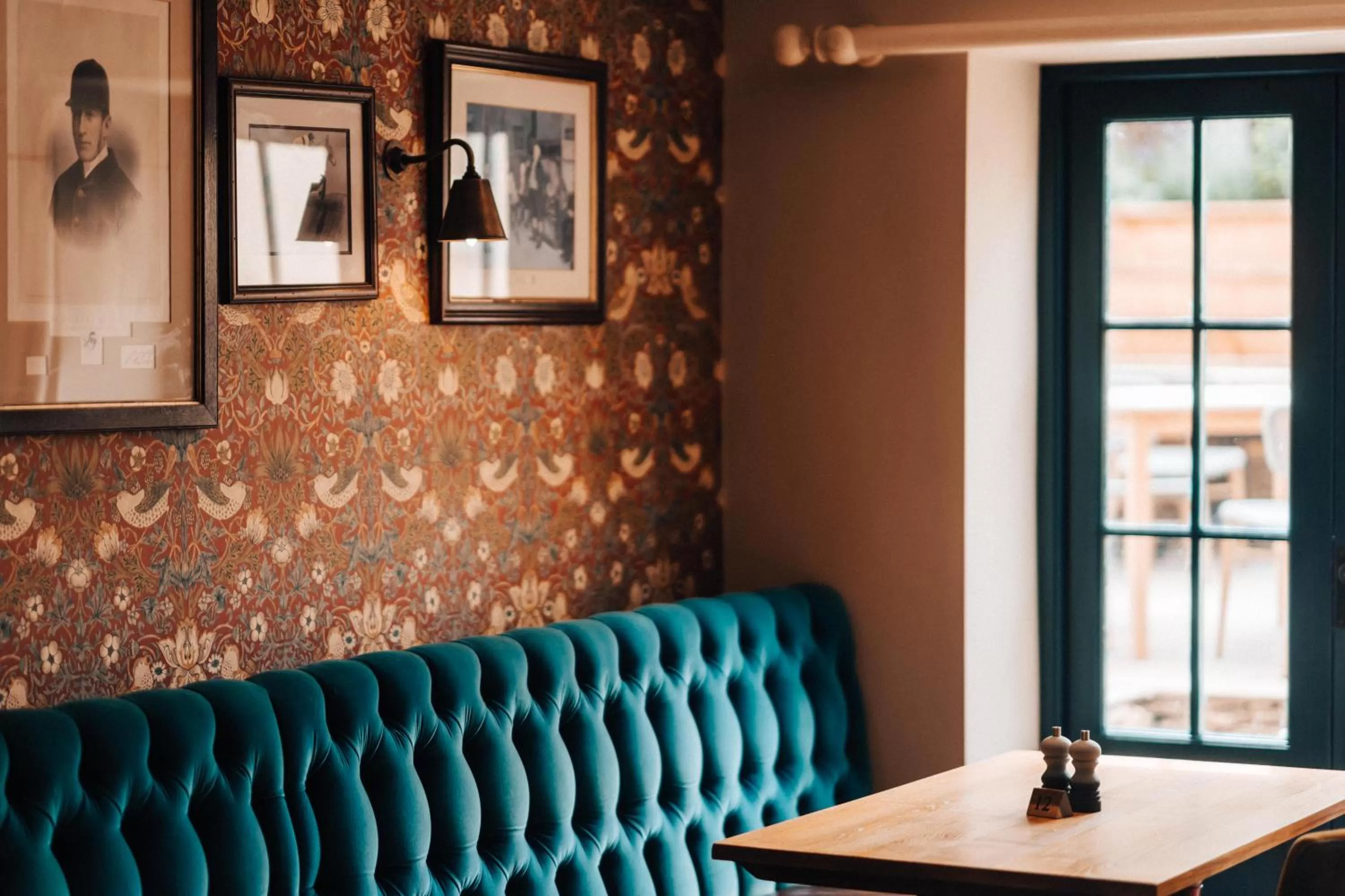 Restaurant/places to eat in Cat and Custard Pot Inn