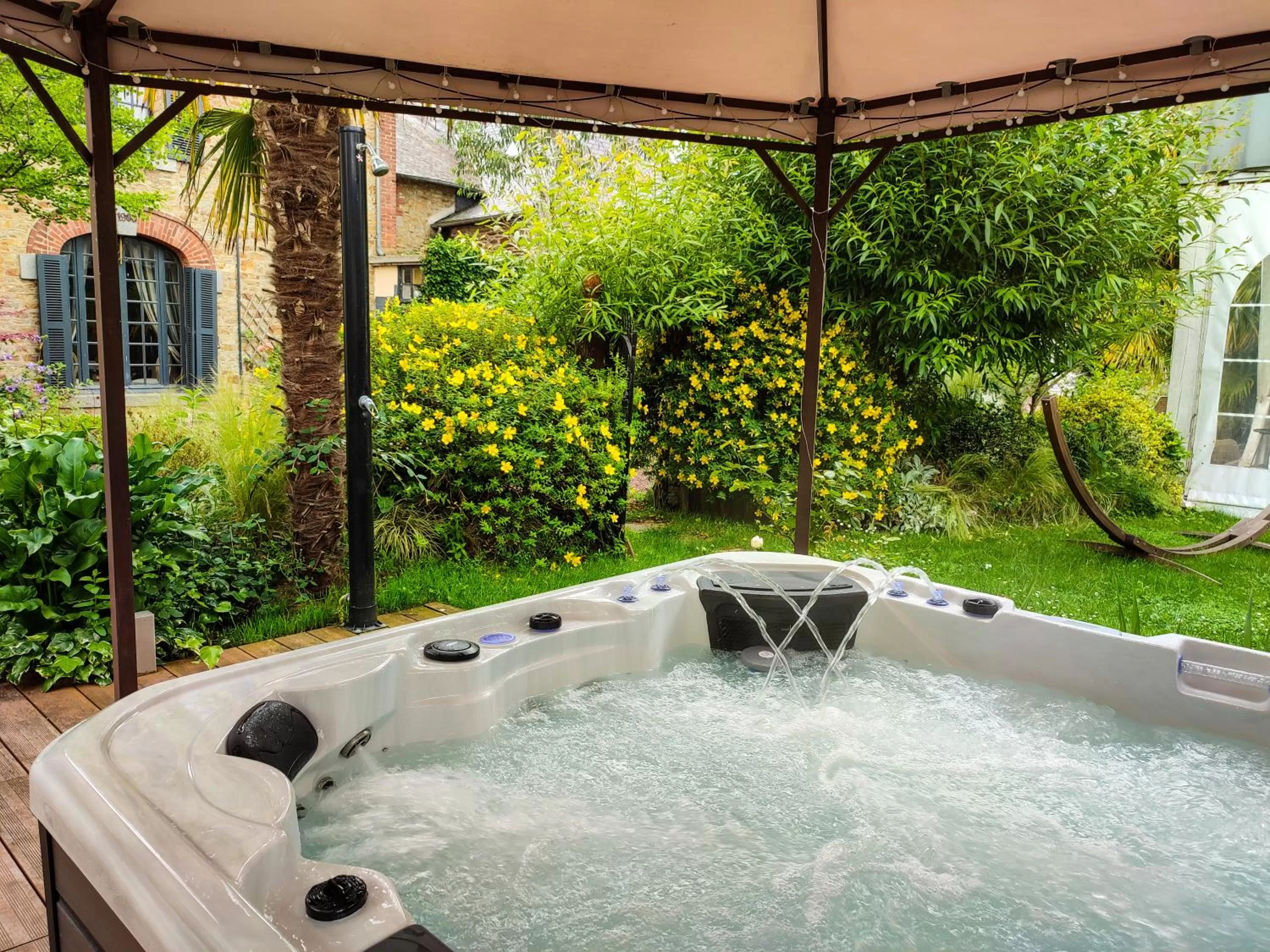 Garden in Chambres d'Hotes Le 1900