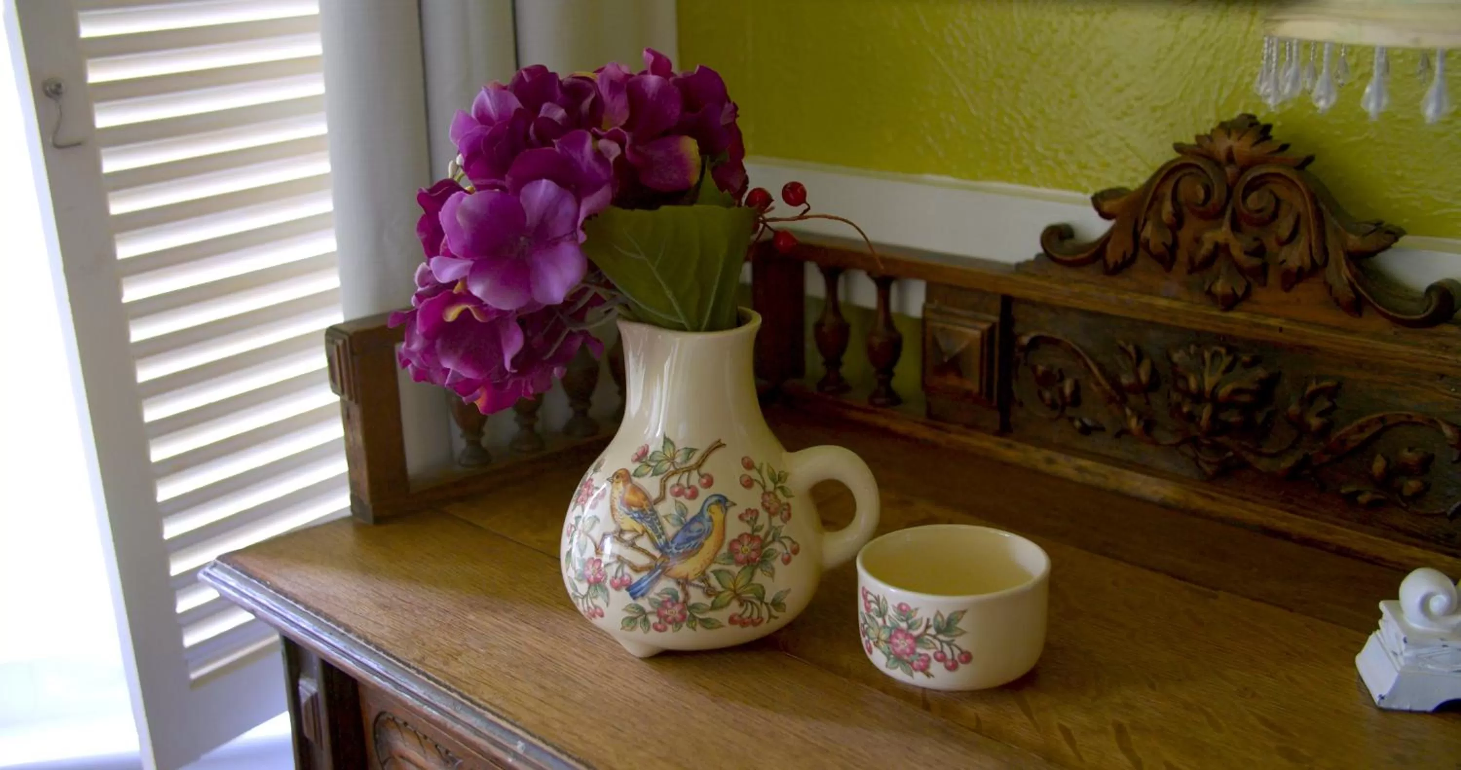 Bedroom in Granbury Gardens Bed and Breakfast