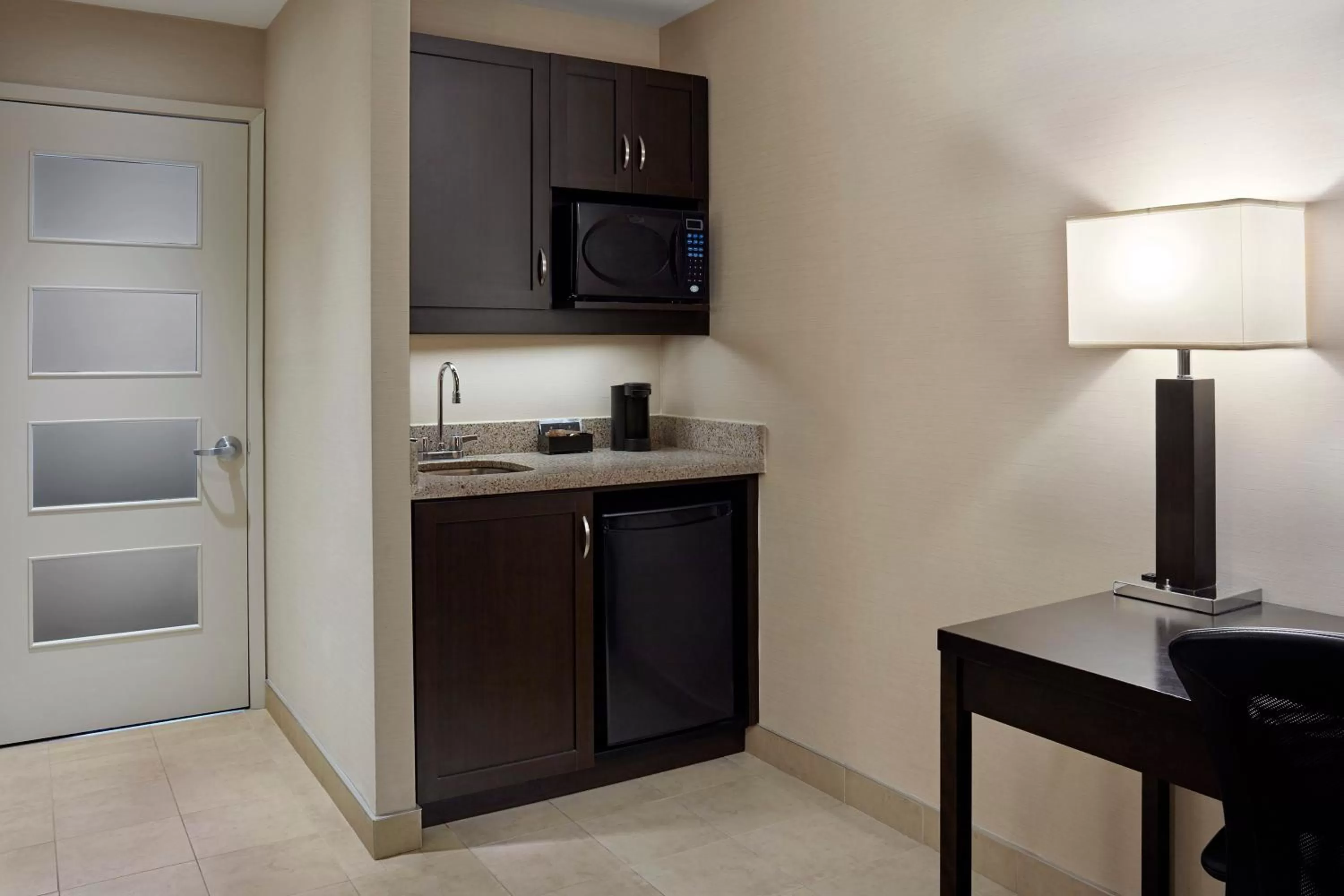 Kitchen or kitchenette in Delta Hotels by Marriott Guelph Conference Centre