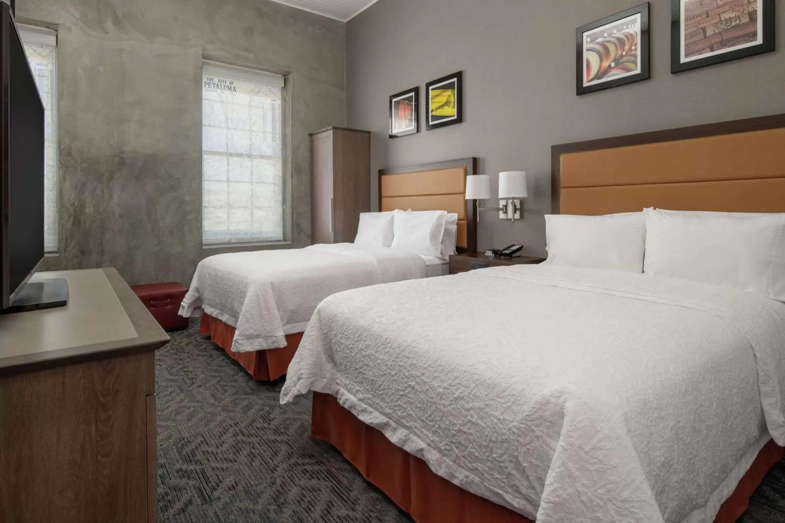 Queen Room with Two Queen Beds - Non-Smoking in Hampton Inn Petaluma, Ca Queen Room with Two Queen Beds - Non-Smoking in Hampton Inn Petaluma, Ca