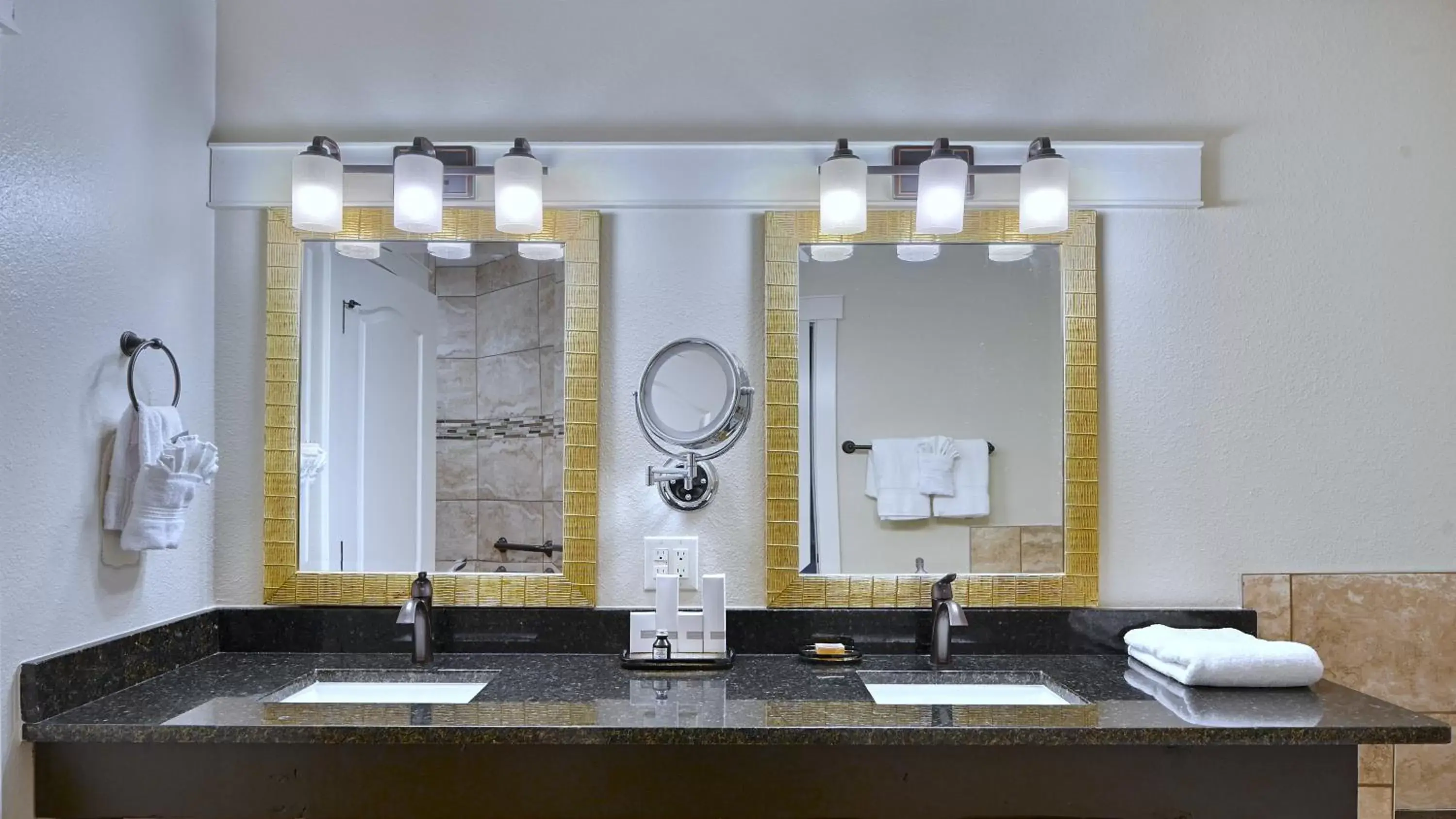 Queen Suite in Carter Creek Winery Resort & Spa Queen Suite in Carter Creek Winery Resort & Spa