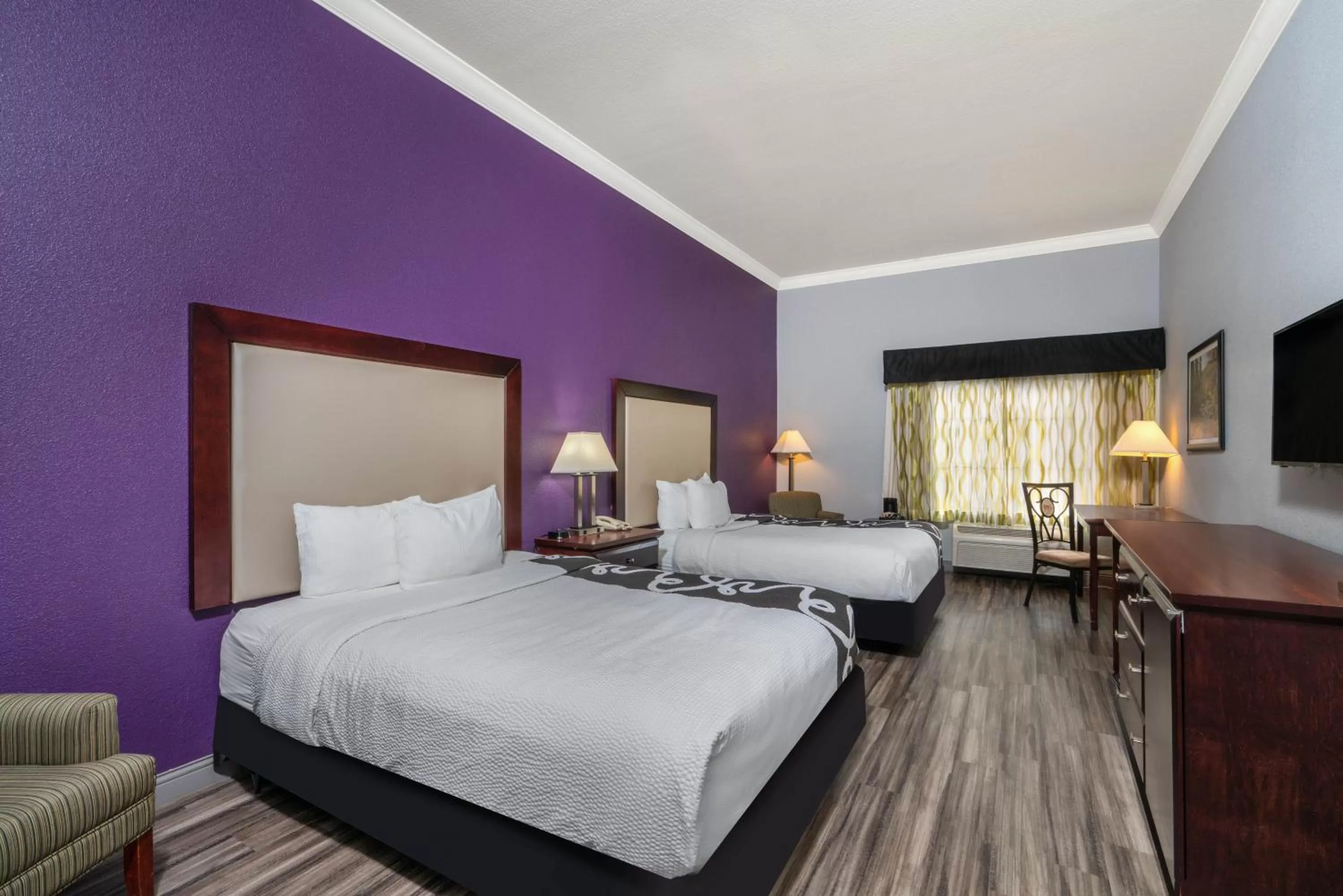 Bed in La Quinta Inn & Suites by Wyndham Loveland Estes Park