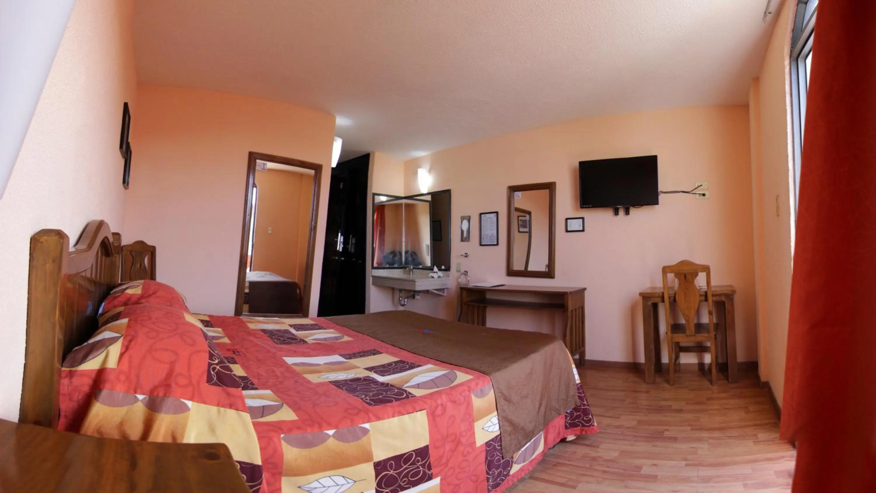 TV and multimedia, Bed in Hotel San Angel