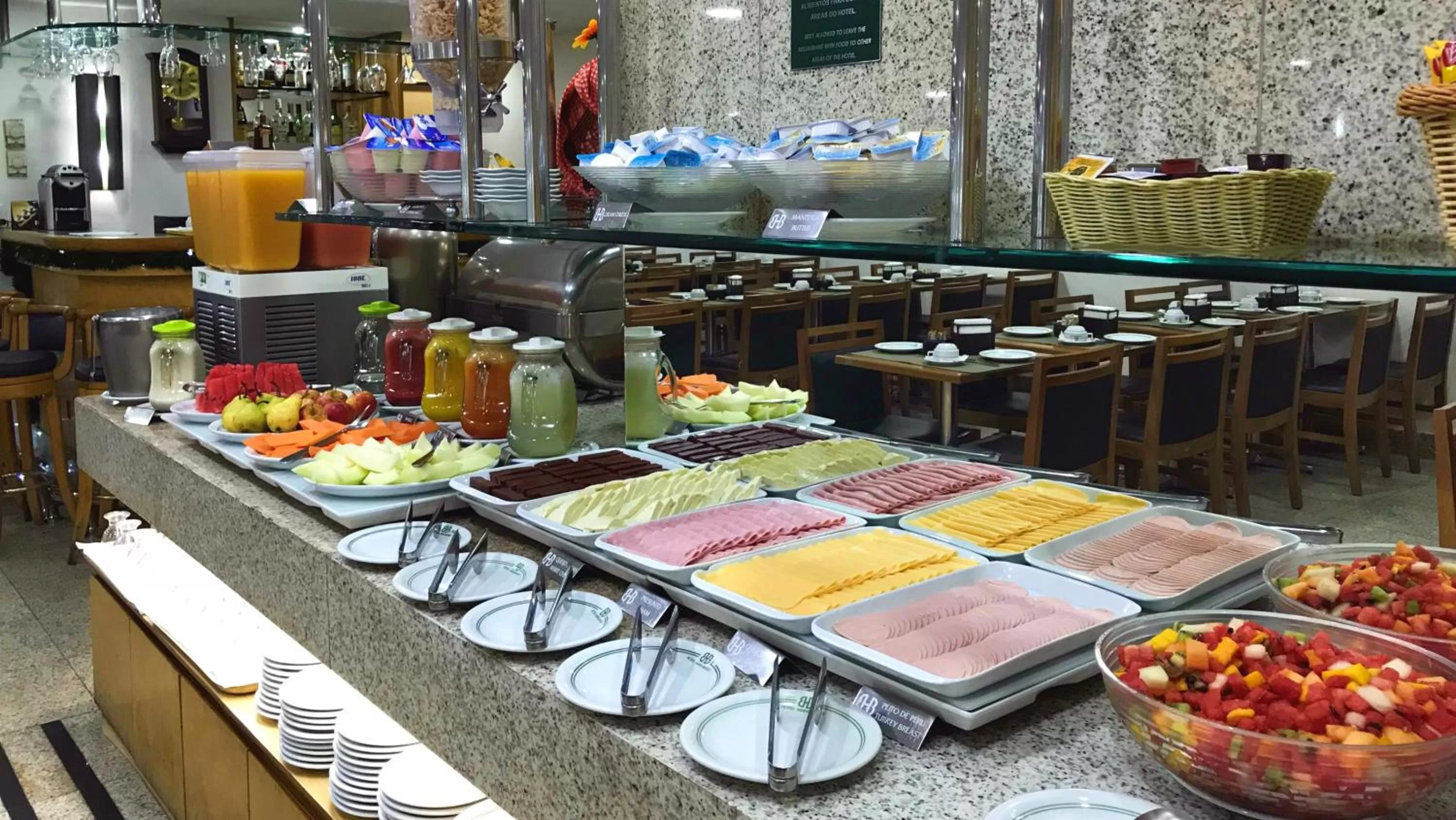 Buffet breakfast in Hotel Bandeirantes
