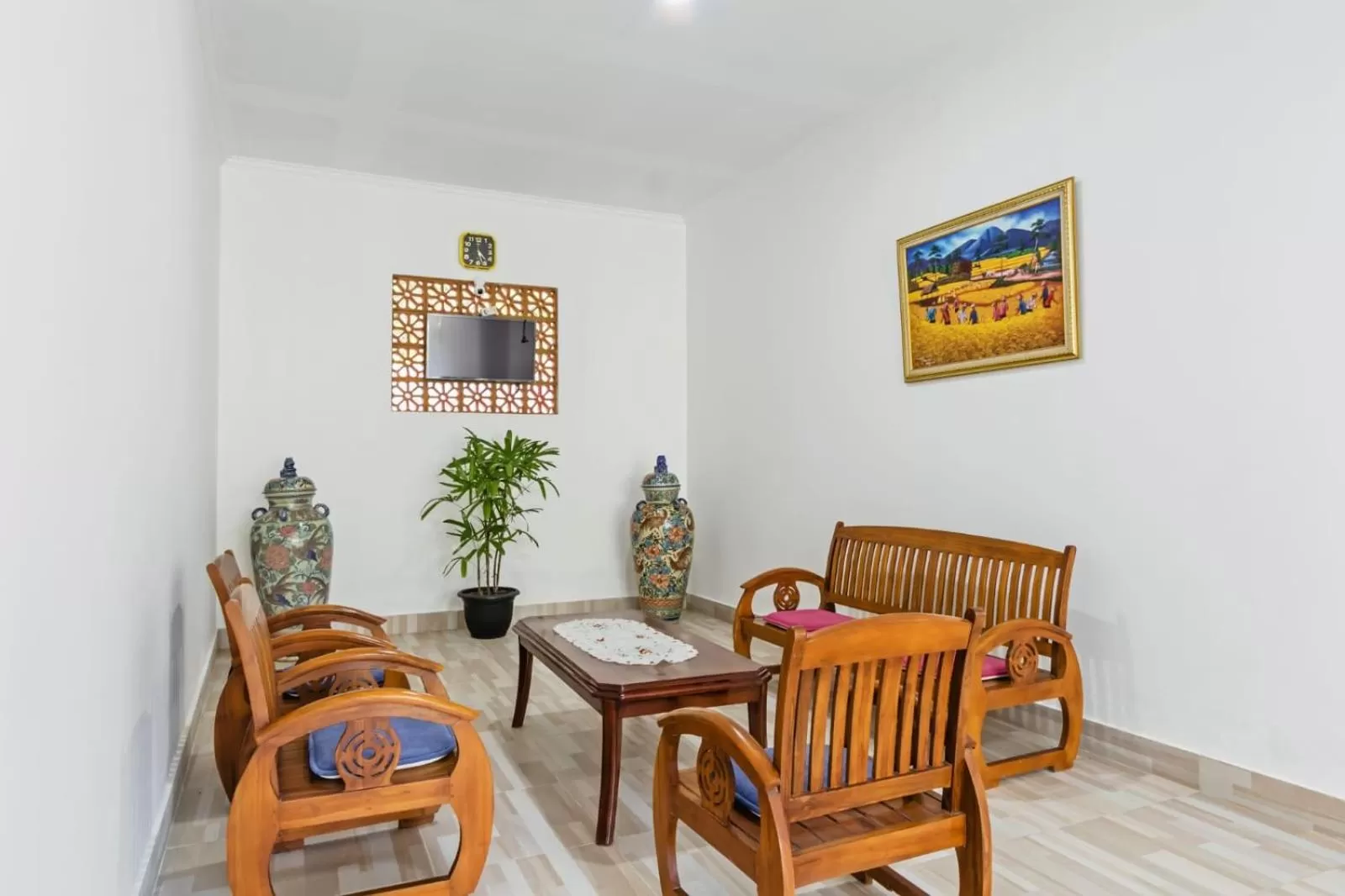 Living room in Kesari Glory Nusa Penida by GenuineHost