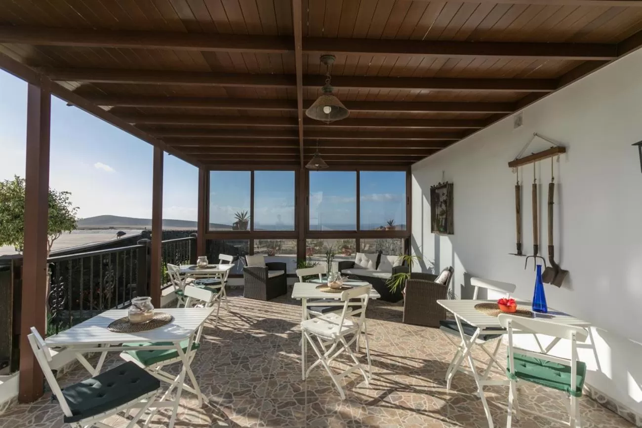 Balcony/Terrace, Restaurant/Places to Eat in Villa El Jable Lanzarote