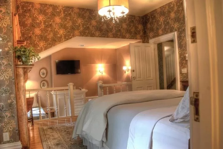 Bed in The Foxglove Inn