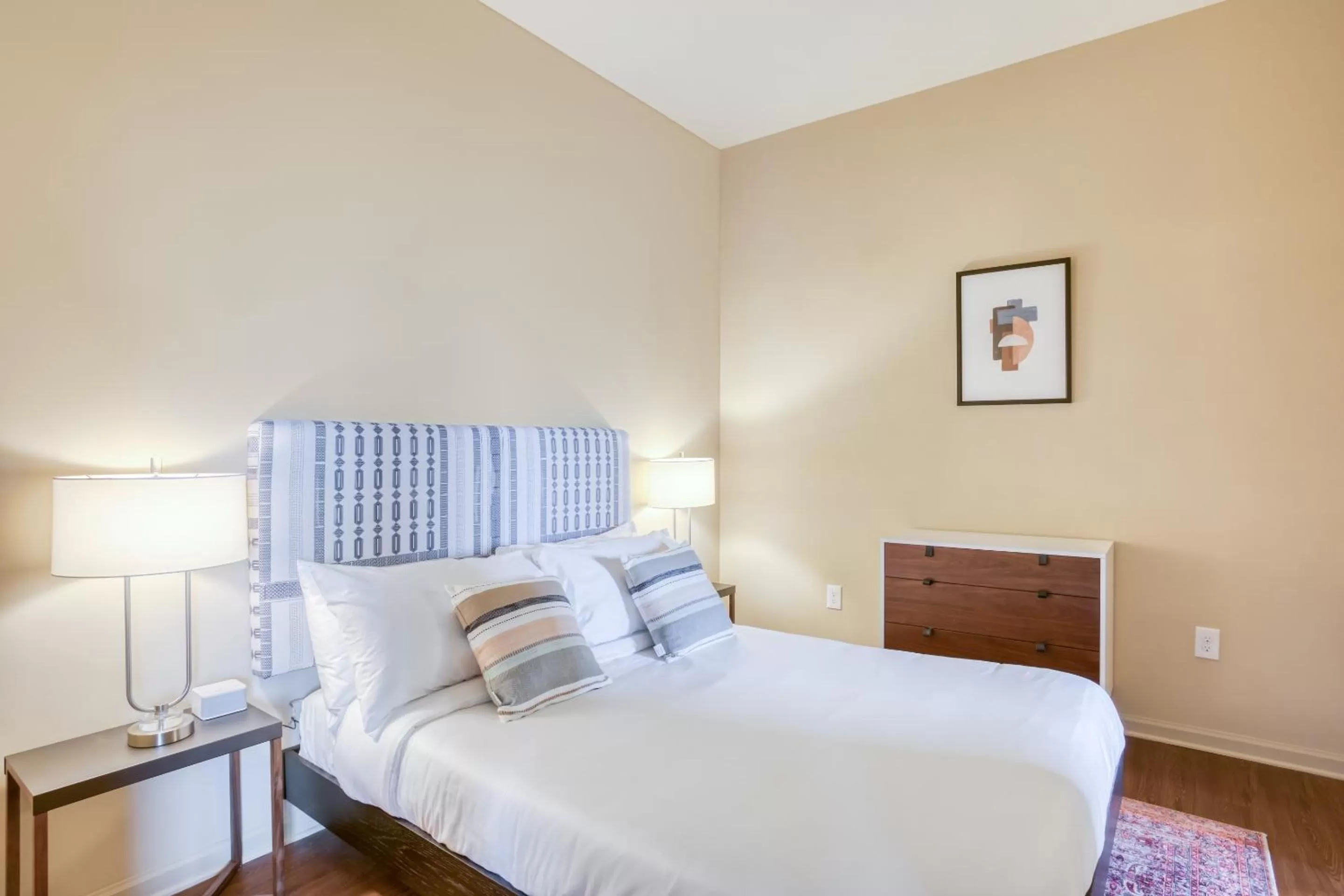 Photo of the whole room in Mint House Greenville - Downtown