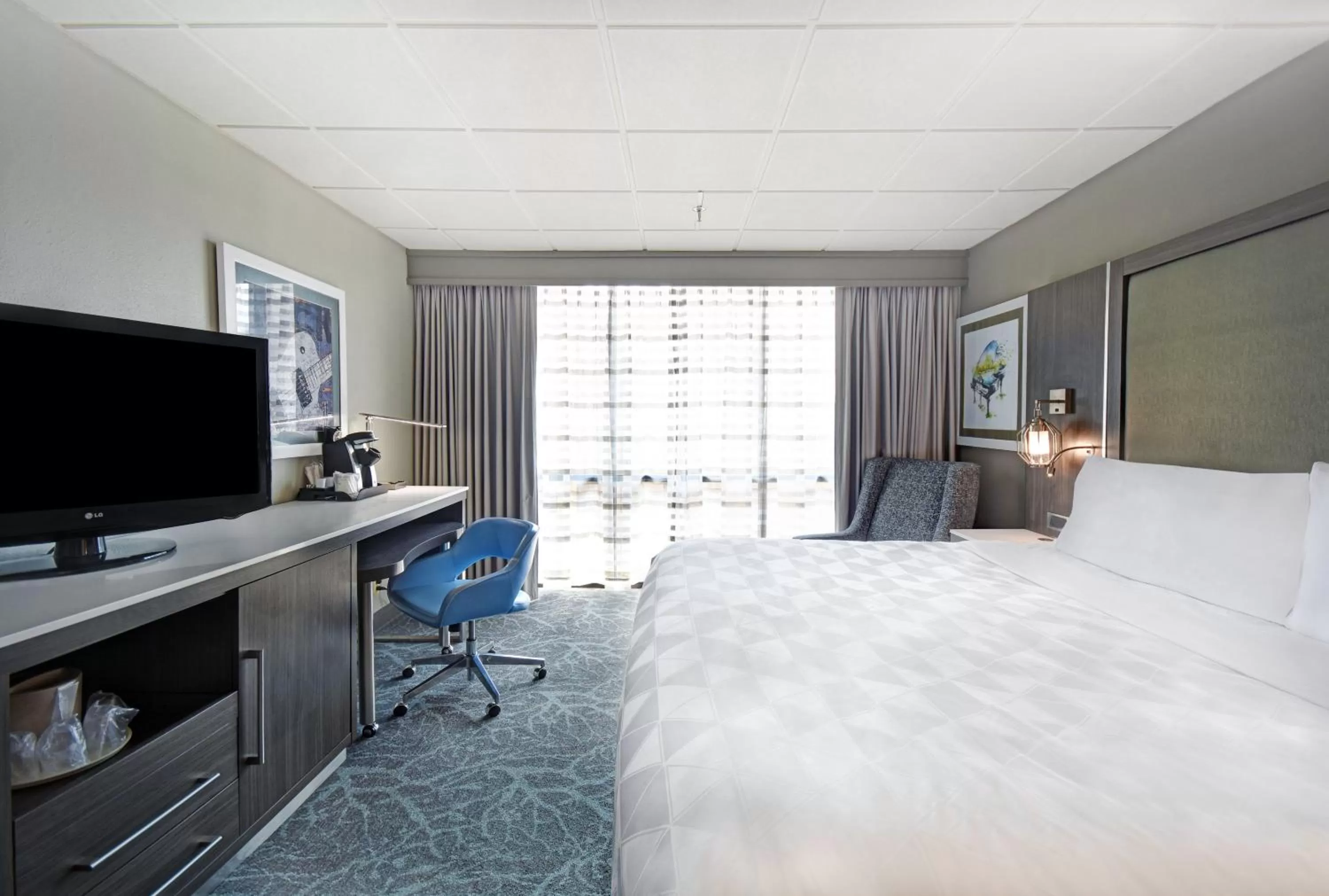 Photo of the whole room, Bed in Holiday Inn - Memphis Downtown - Beale St. by IHG