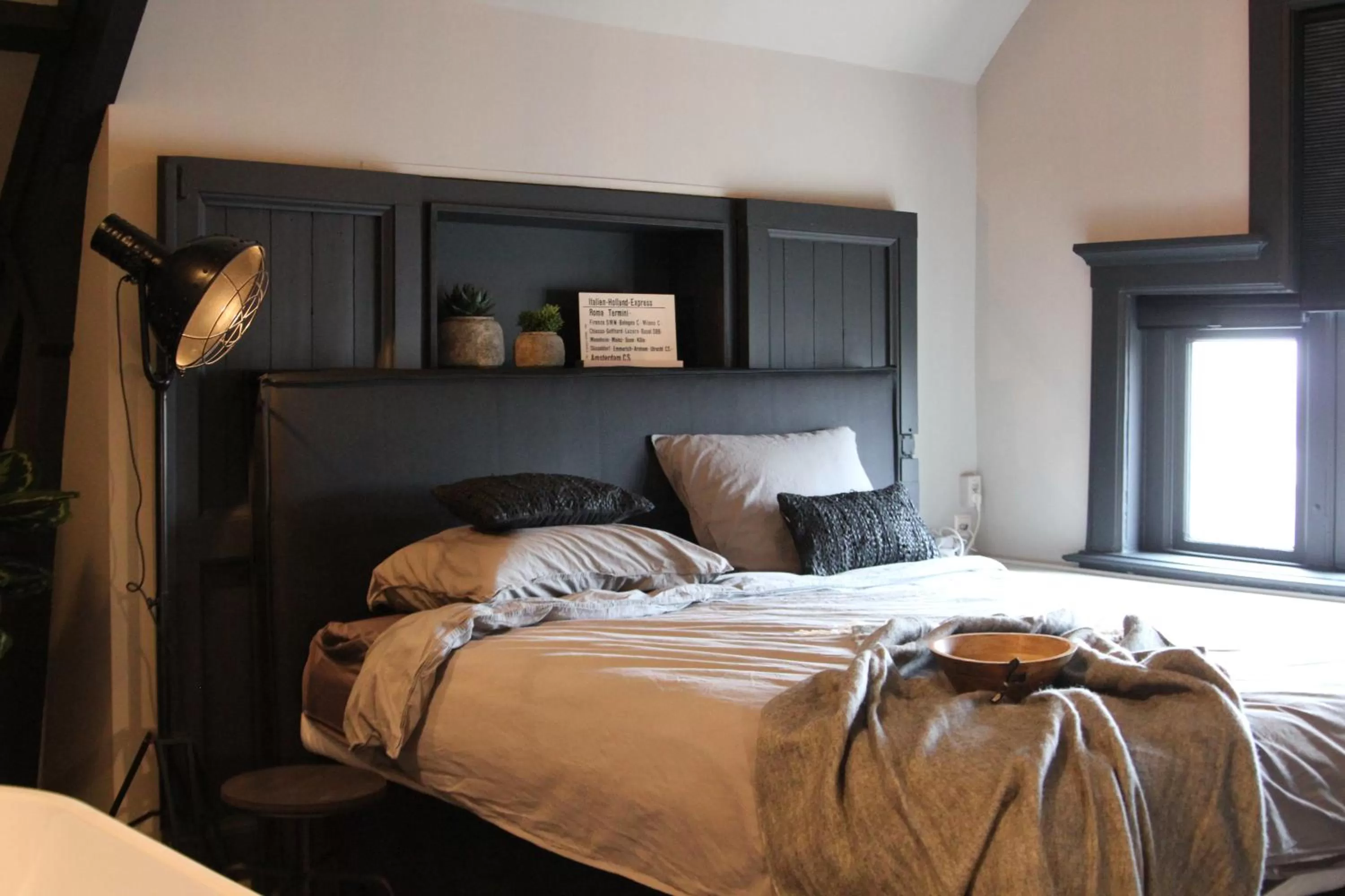 Bed in Het Spoorhuis Uithoorn