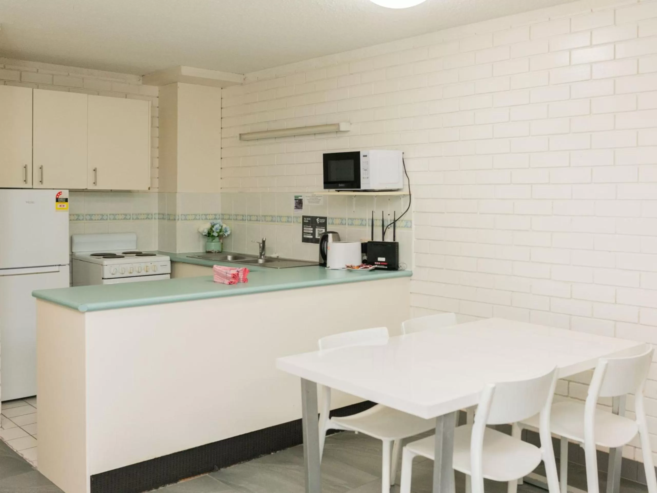 Dining area in Trickett Gardens Holiday Inn