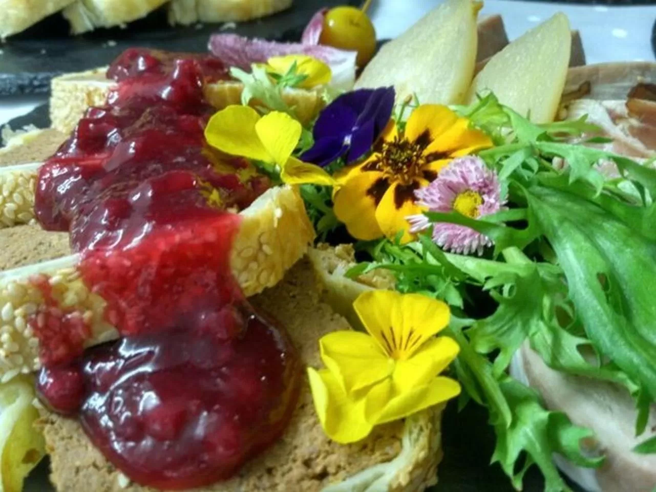 Restaurant/places to eat in Villa Royal