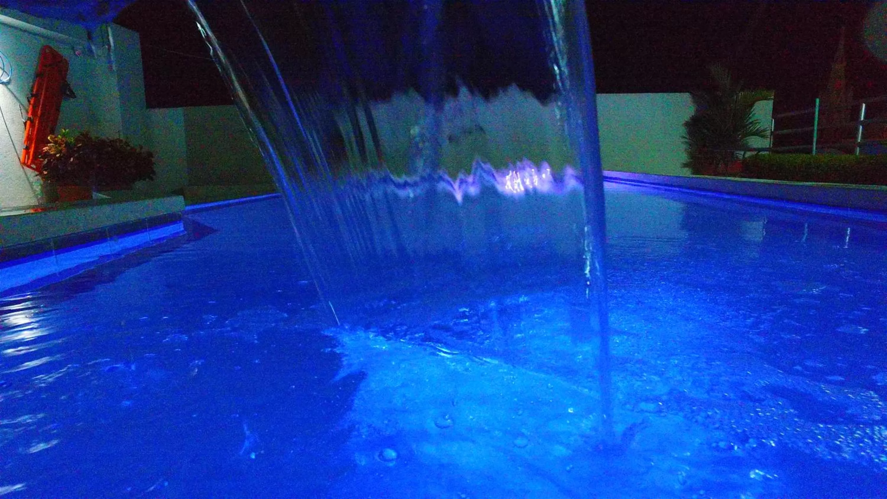 Swimming Pool in Hotel Cafe Plaza