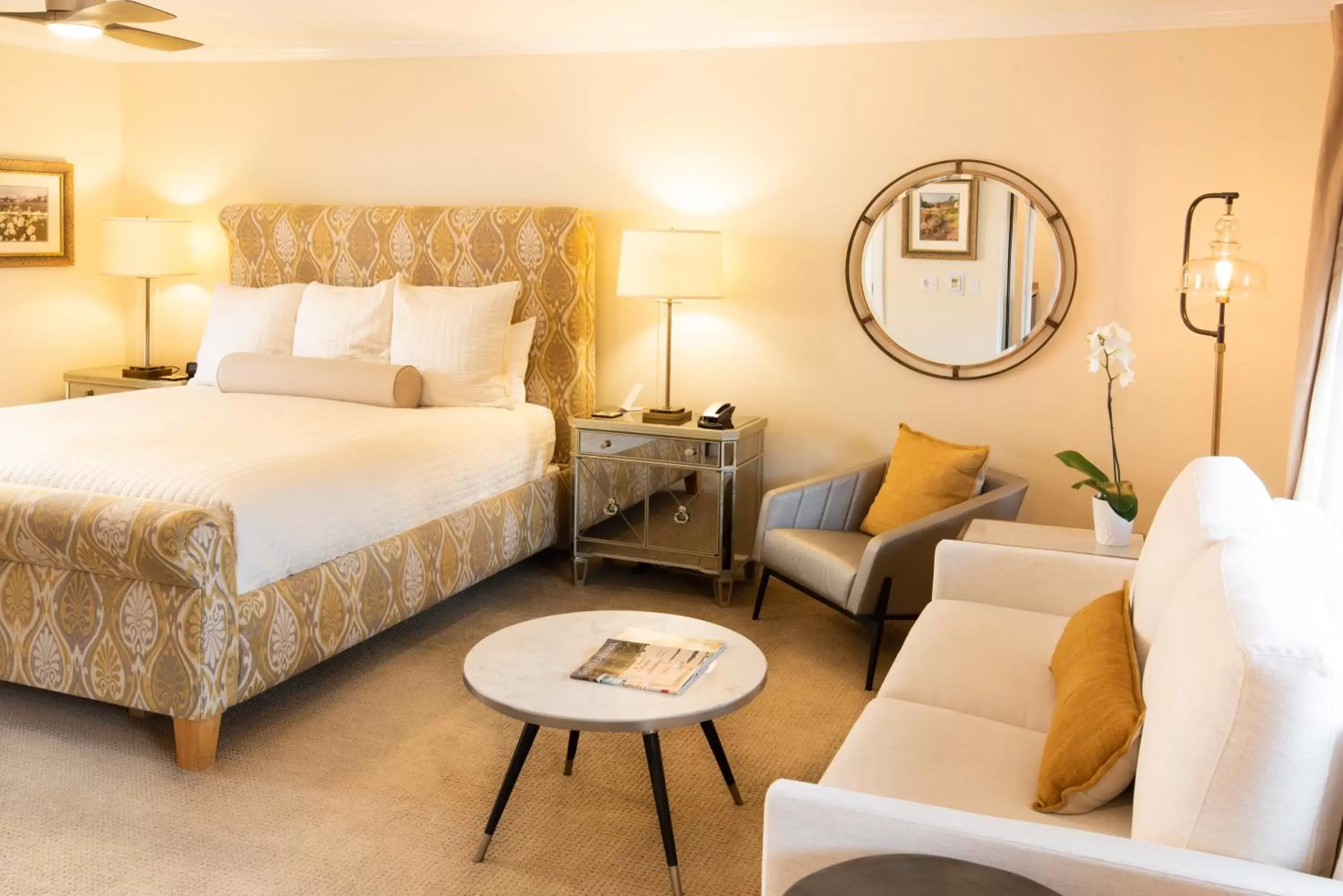 Deluxe King Room with Spa Bath - 2A in Harbor House Inn Deluxe King Room with Spa Bath - 2A in Harbor House Inn