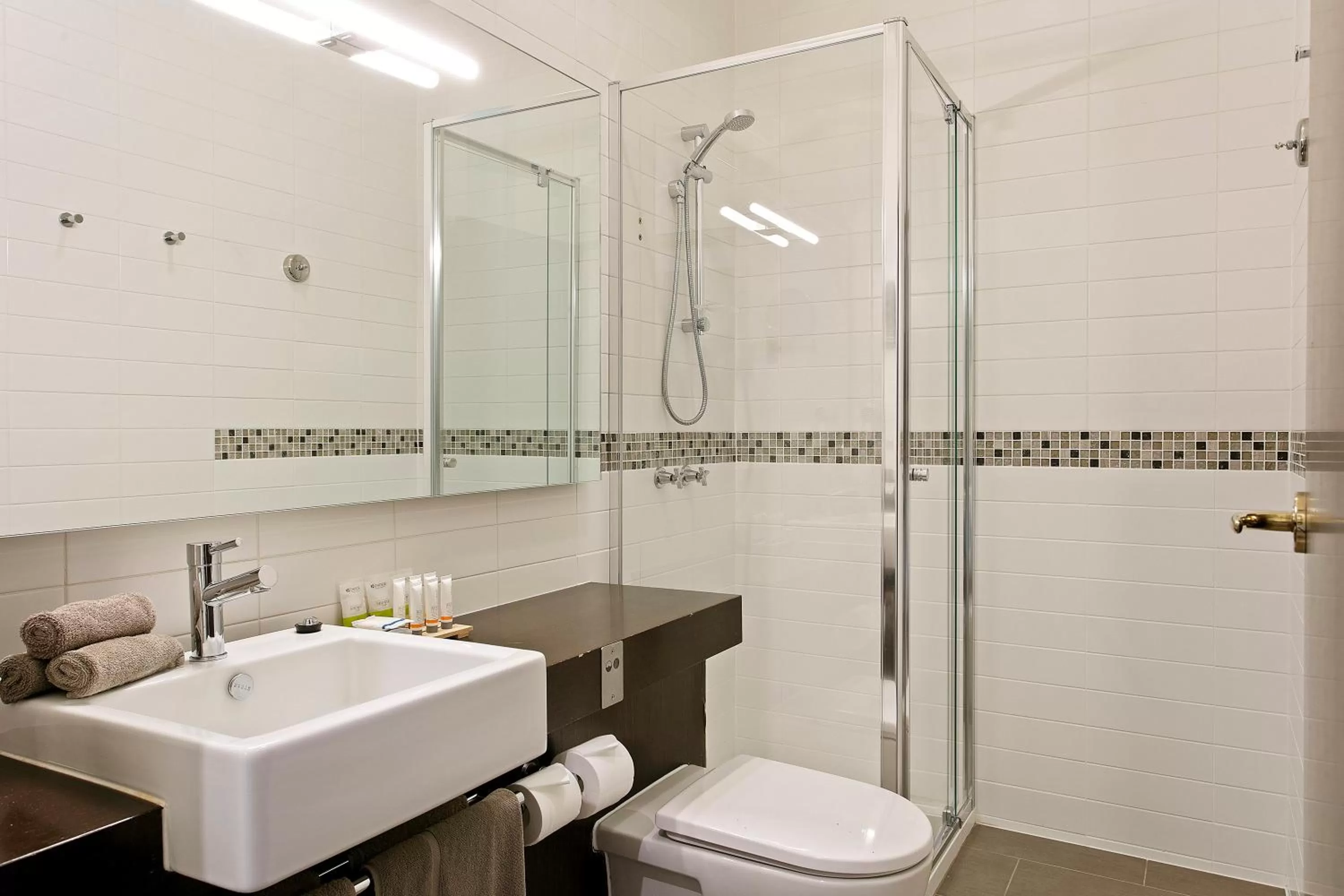 Standard Twin Room in Quality Inn Heritage on Lydiard