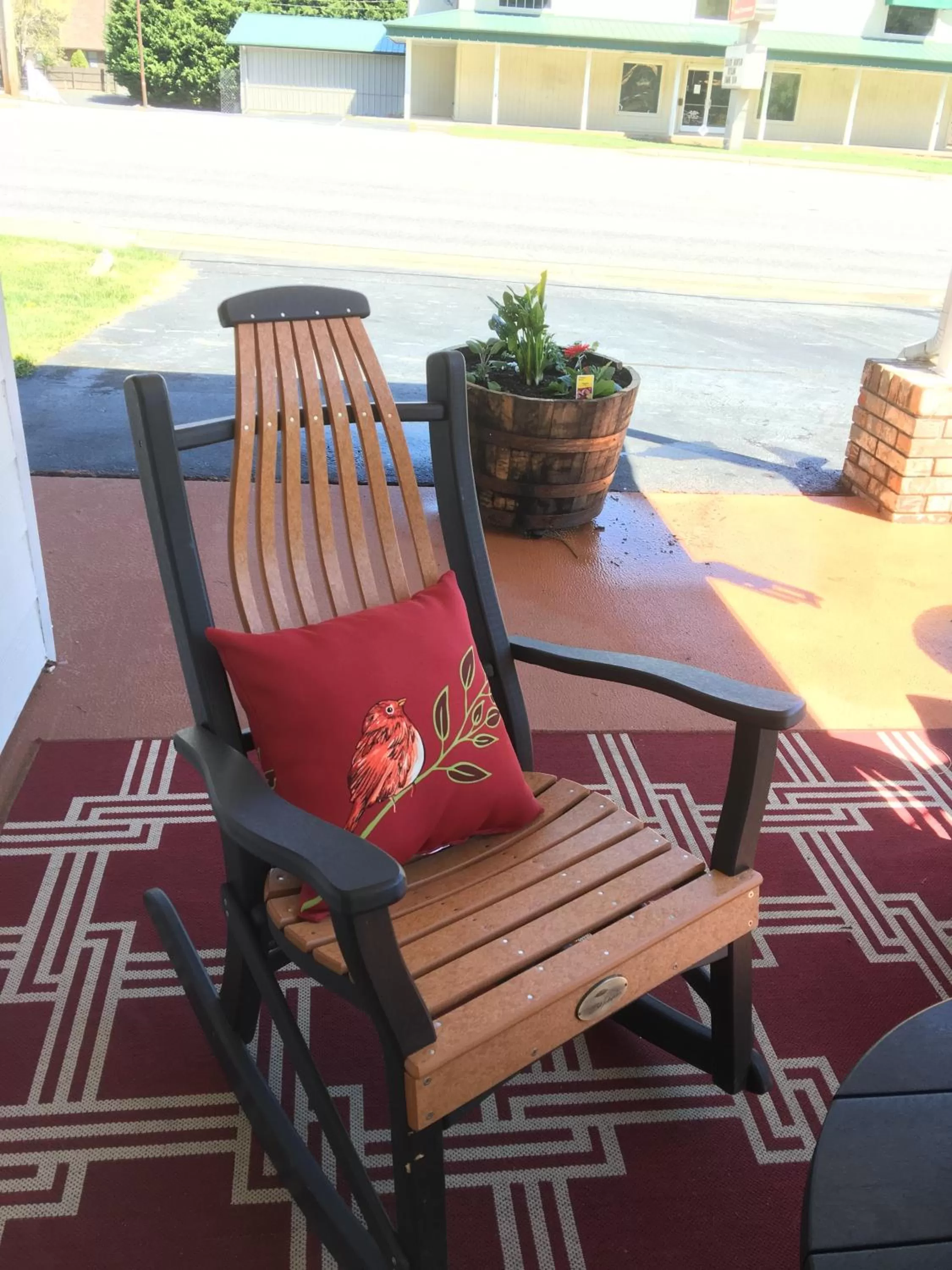 Patio in Cardinal Inn