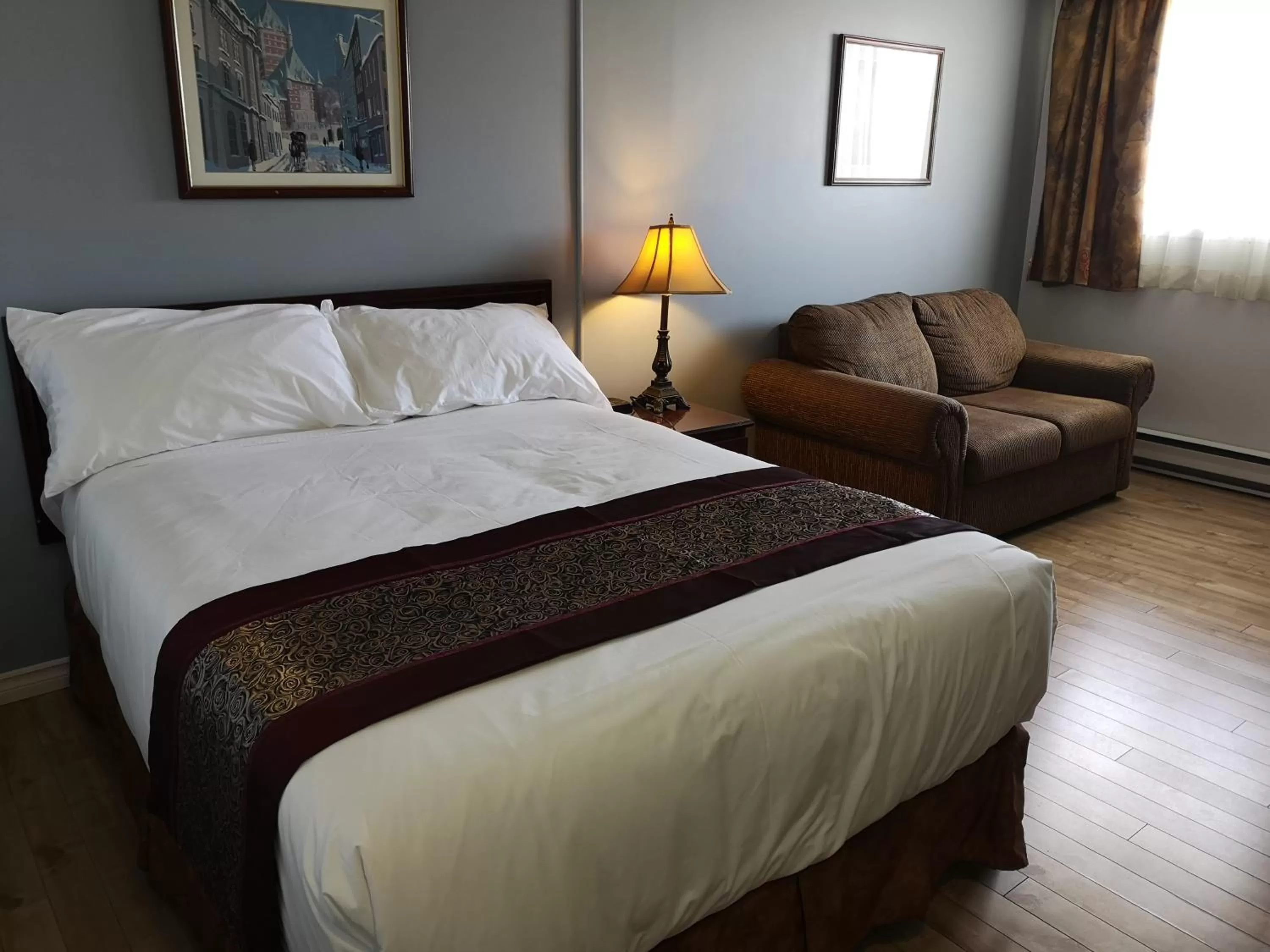 Double Room in ÉconoHôtel