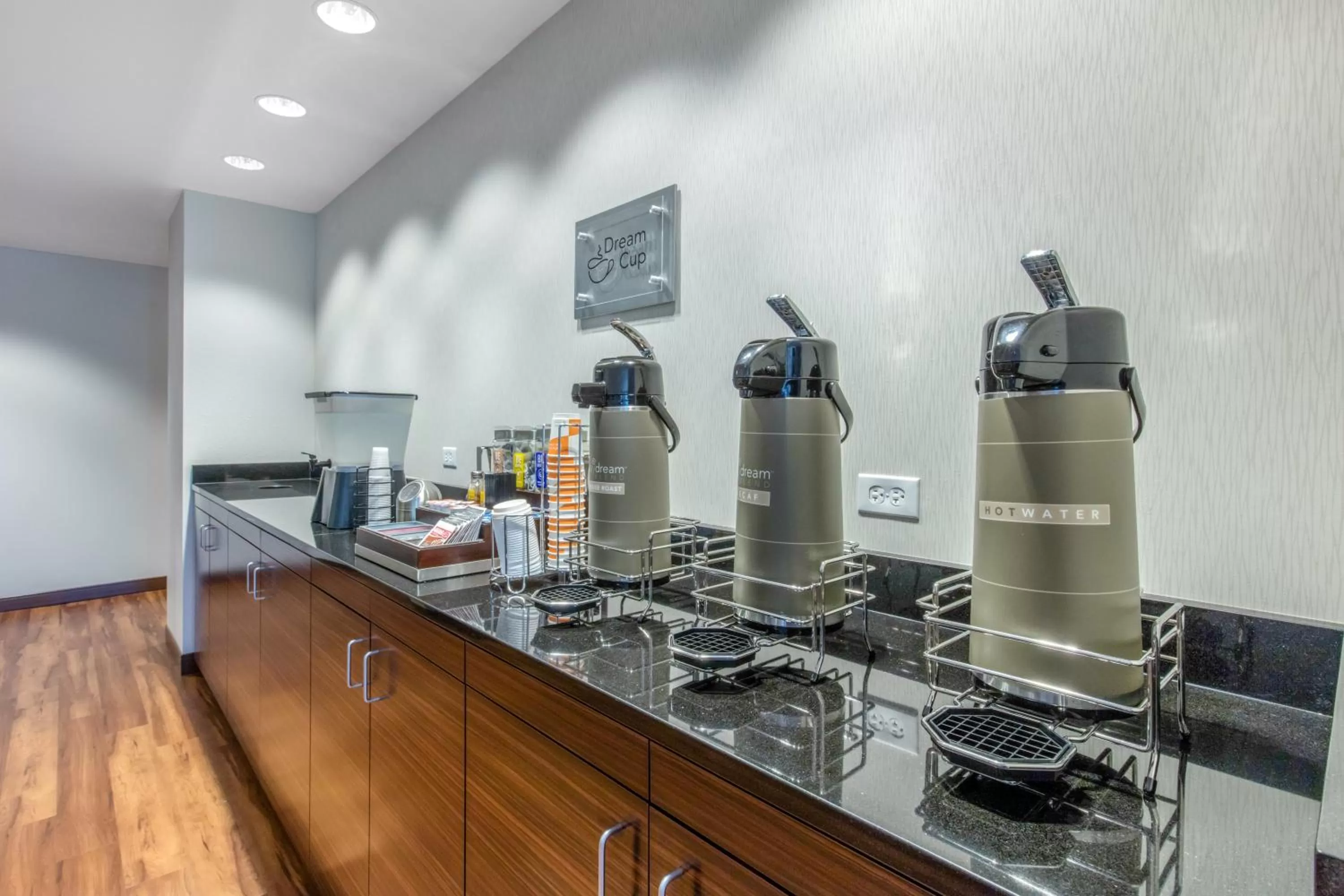 Coffee/tea facilities in Comfort Inn St Louis Airport