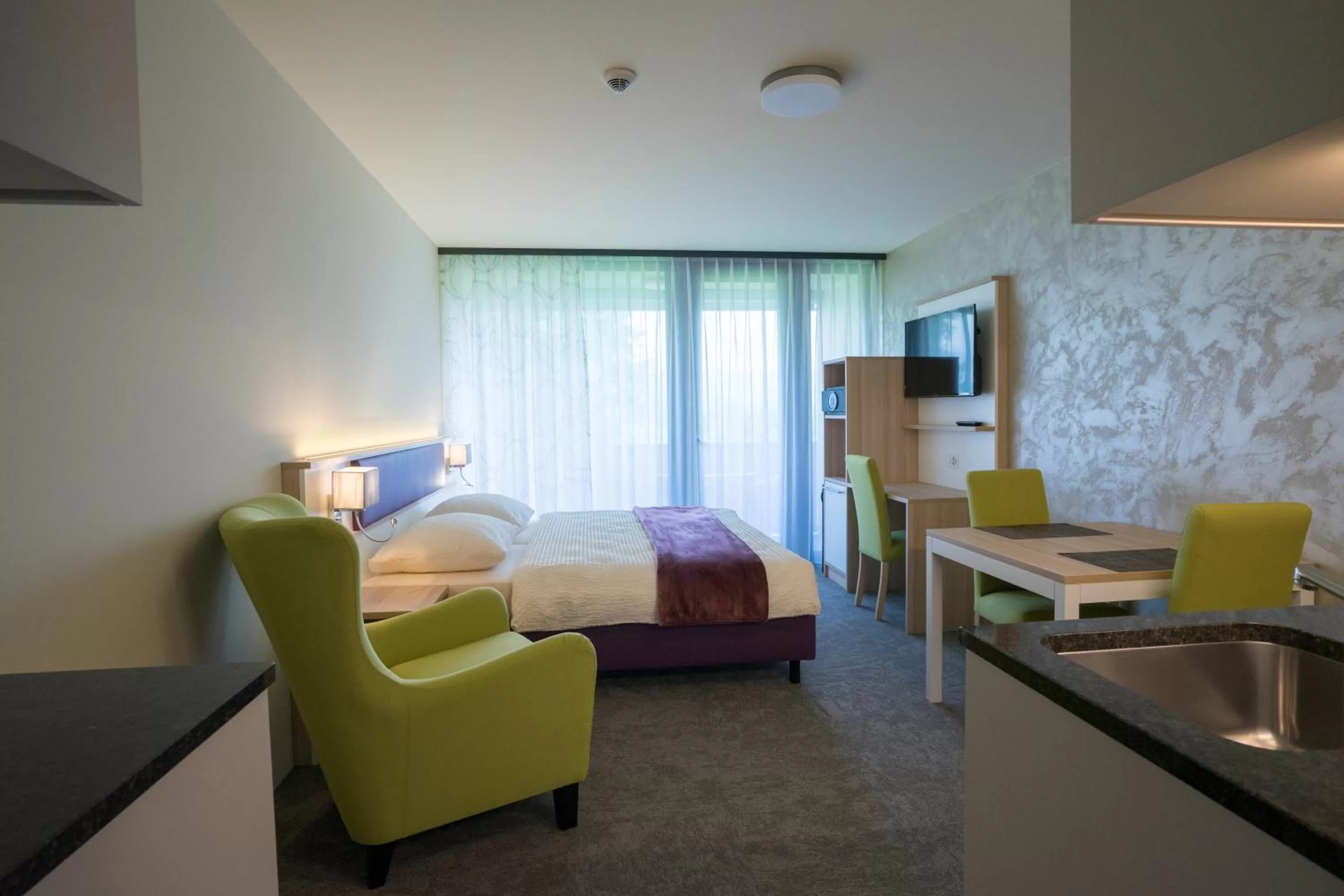 Kitchen or kitchenette, Bed in wohnMOTEL - Hinterforst