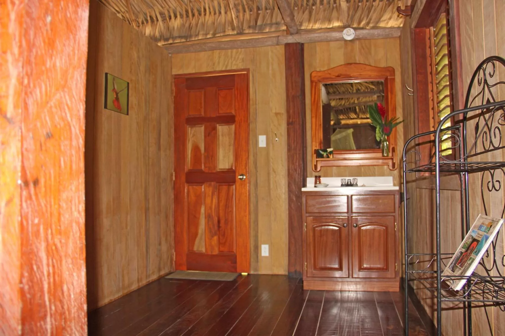 Photo of the whole room in Sun Creek Lodge