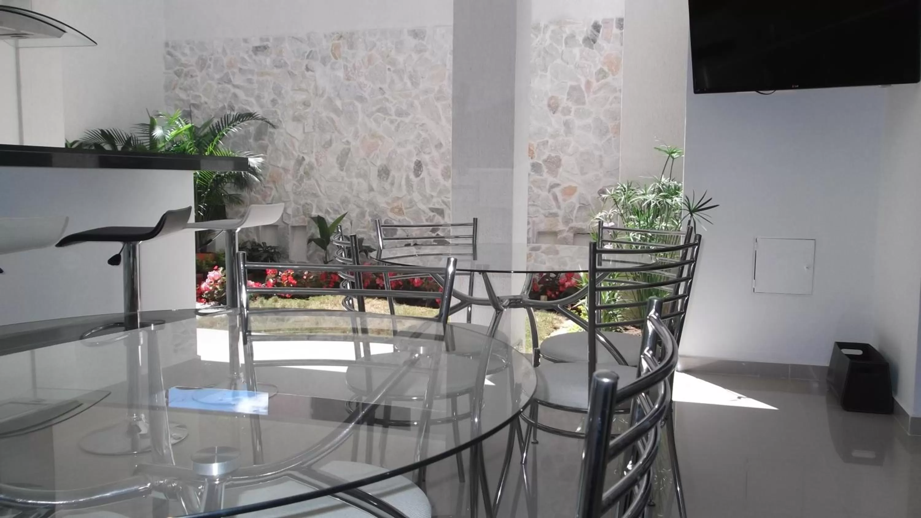 Restaurant/places to eat in Hotel Ipanema Meridian