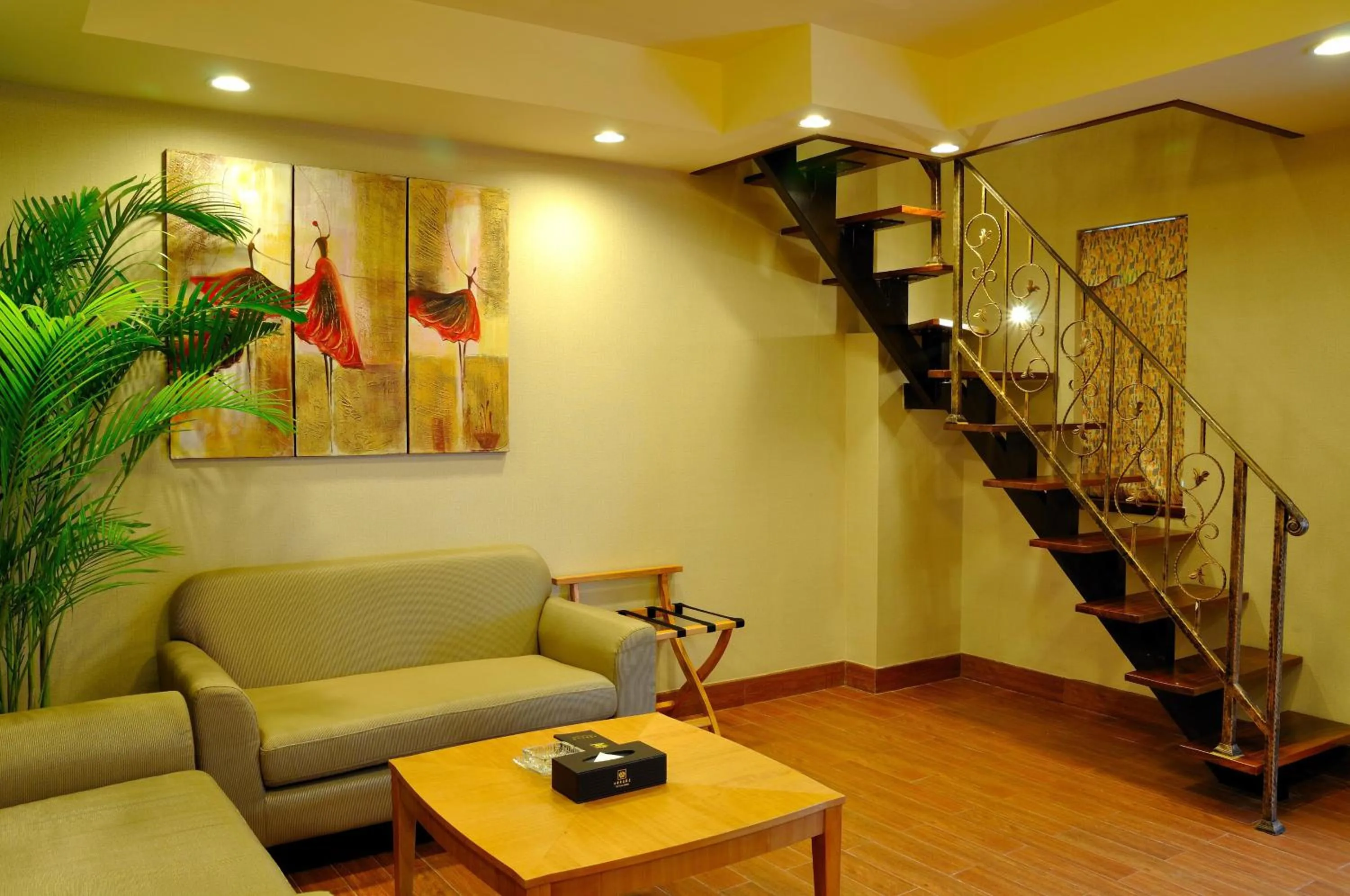 Living room, Seating Area in Guangzhou The Royal Garden Hotel