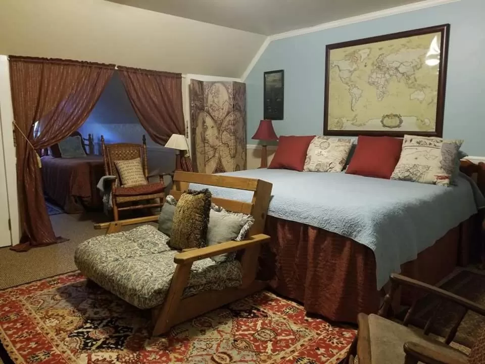 Bedroom, Bed in Holly House of Hamilton