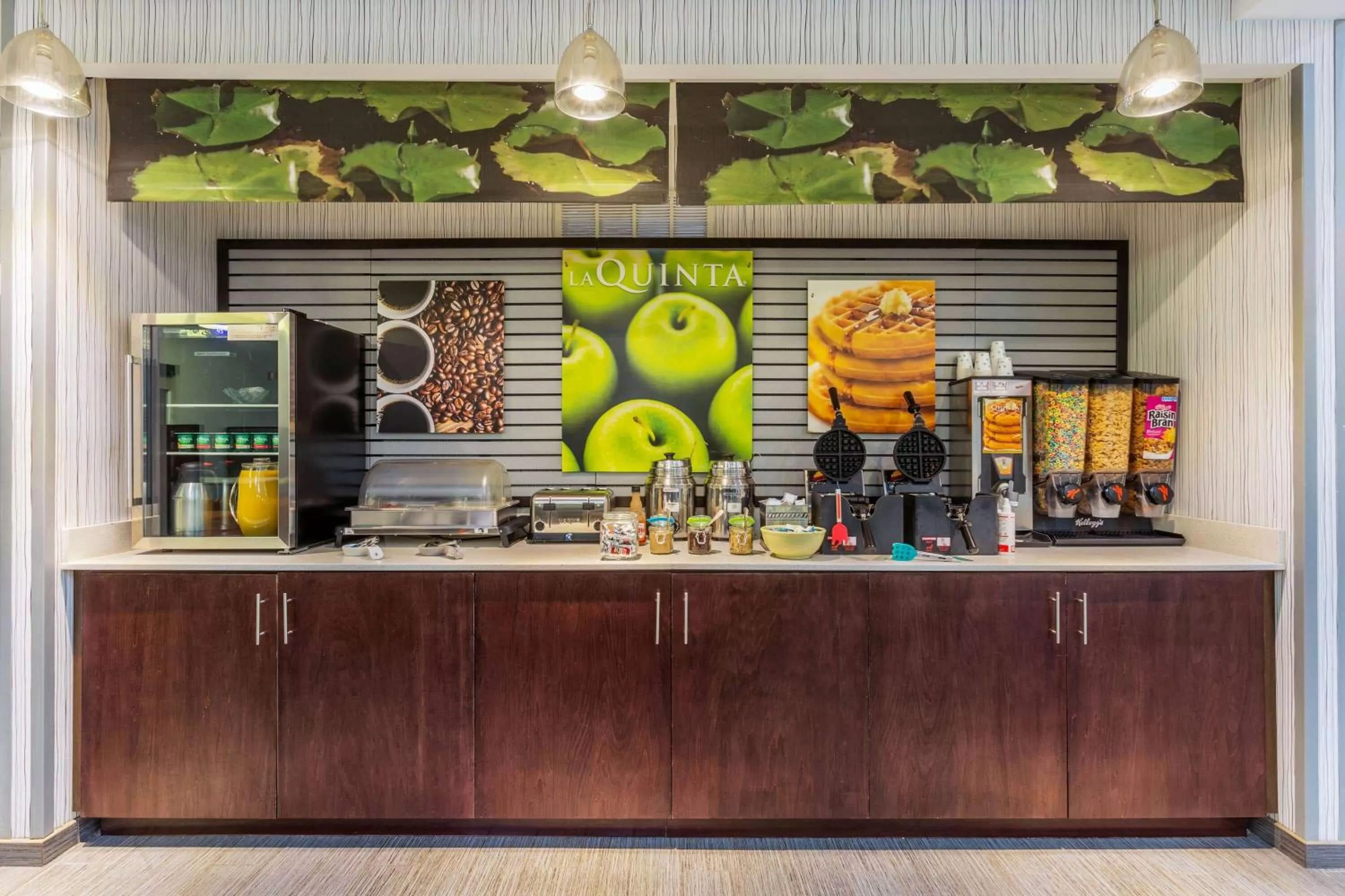 Restaurant/places to eat in La Quinta by Wyndham Rockford