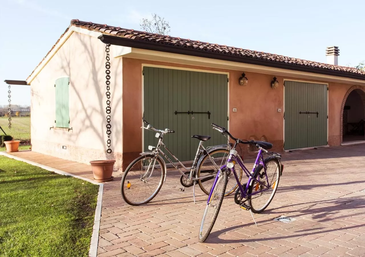 Cycling in B&B Residence il Ciliegio , Via Villa Superiore 93 Luzzara